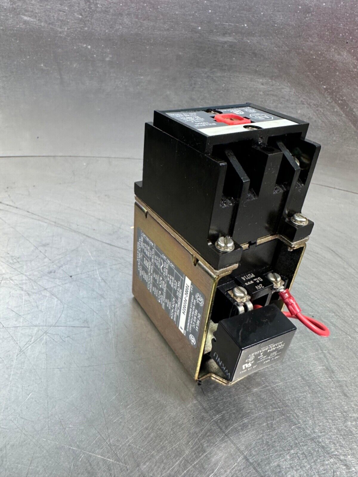 Allen Bradley 700DC-P000Z24 Ser. A DC Industrial Relay  (4C-28)