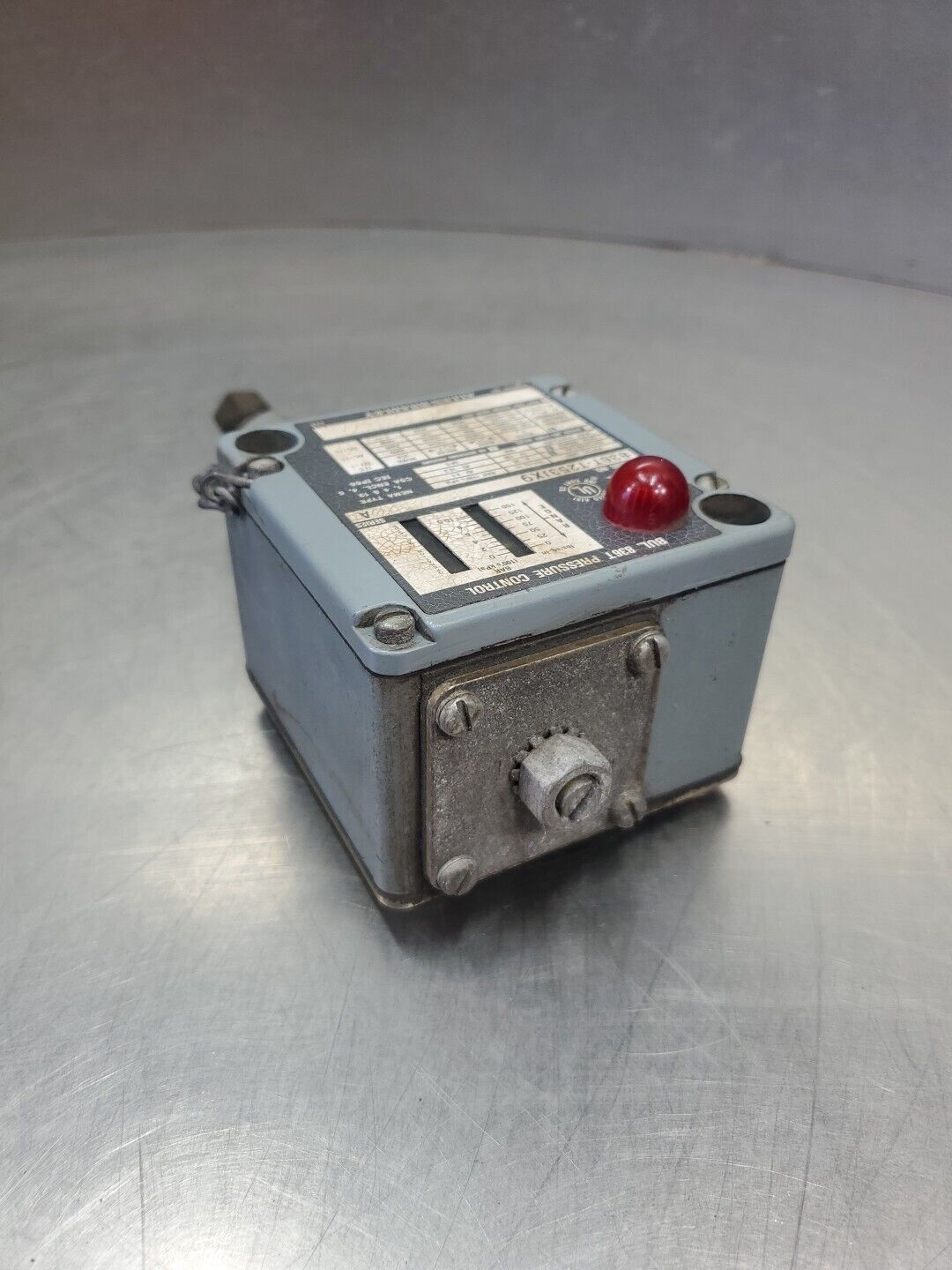 Allen-Bradley 836T-T253JX9 Ser A Bulletin 836T Pressure Switch.             6E-2