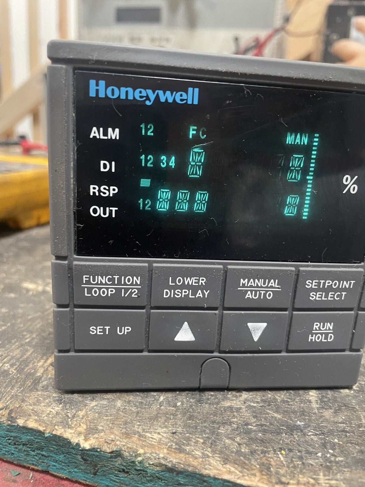 HONEYWELL 12 VA UDC 3300 CONTROLLER 90-250 VAC 50/60 Hz. @bin1.5.1