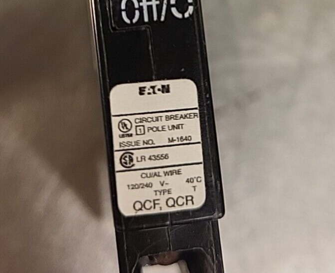 Eaton LR43556 Circuit Breaker, 120/240V(BIN354)