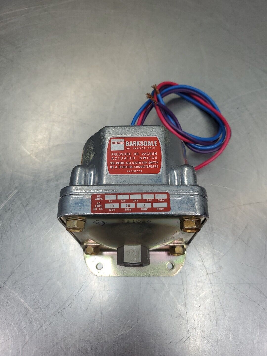 Barksdale D1H-A80SS Diaphragm Pressure/Vacuum Actuated Switch, 0.5-80 Psi. 6D-10