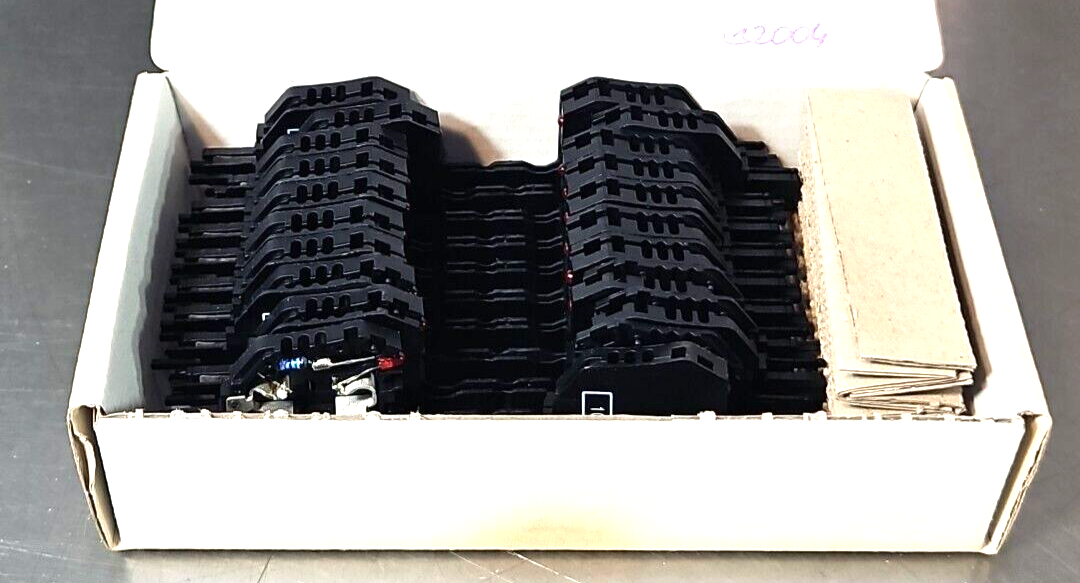 Allen Bradley 1492-FPK224 Ser A Black fuse plug box w/20                 Loc3C26