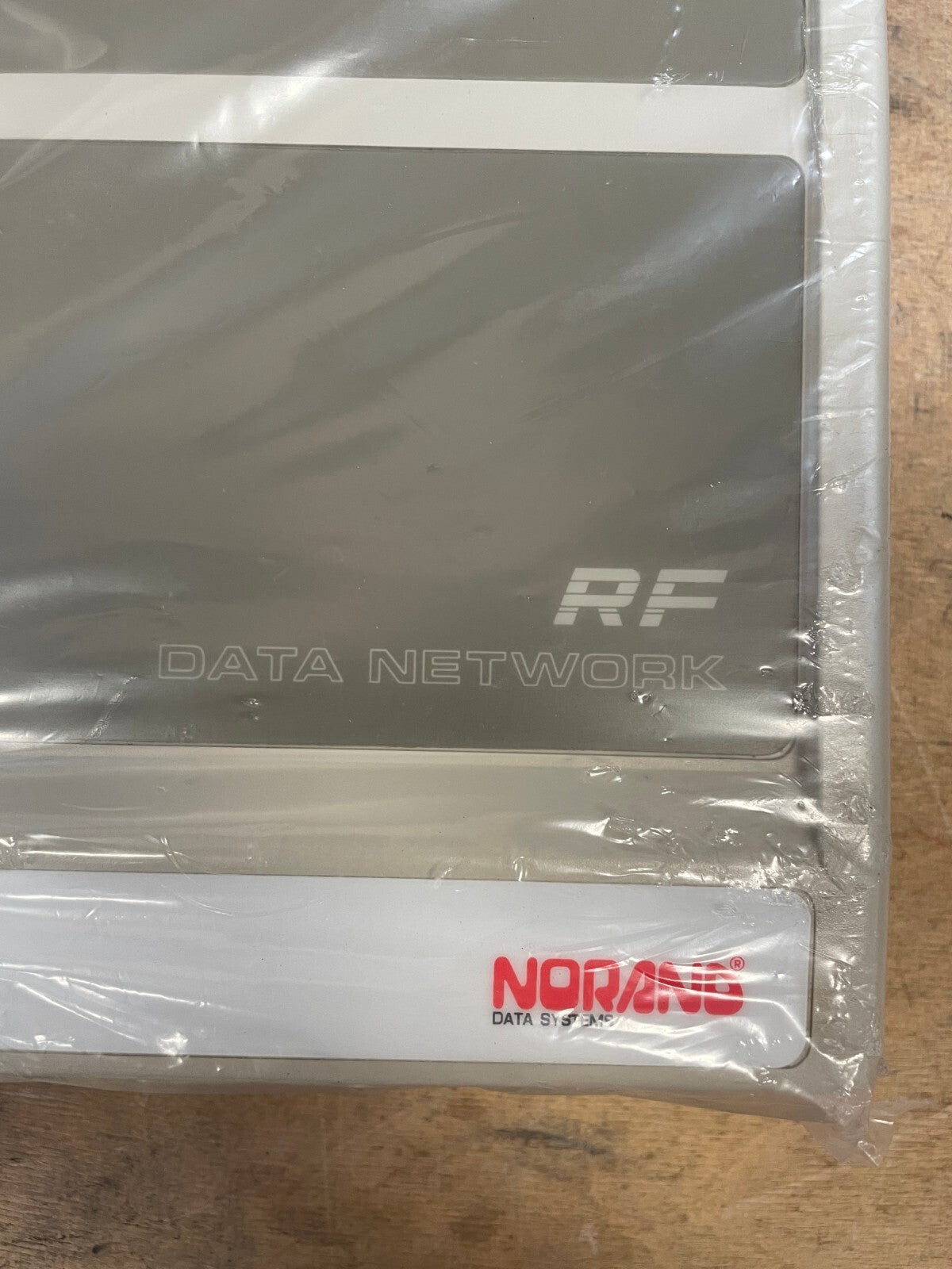 Norand RB3001 RF Data Network 225-390-004/ 006 Frequency: 464.1625 MHz - Gray