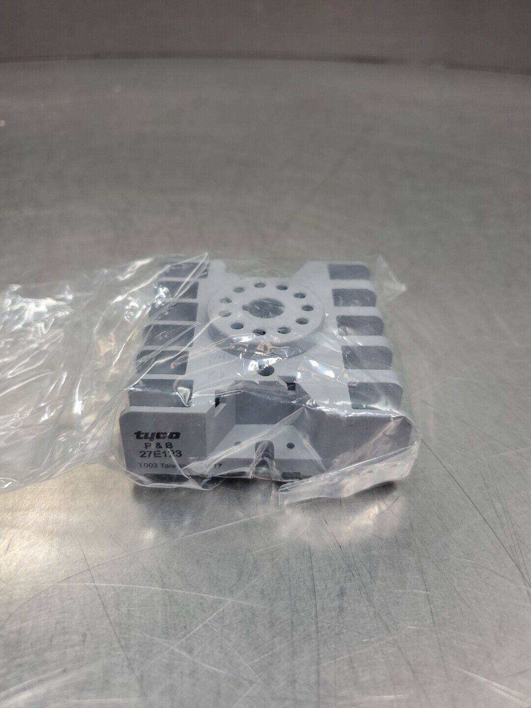 Tyco P&B 27E123 11-Pin Relay Socket.                                       4D-27