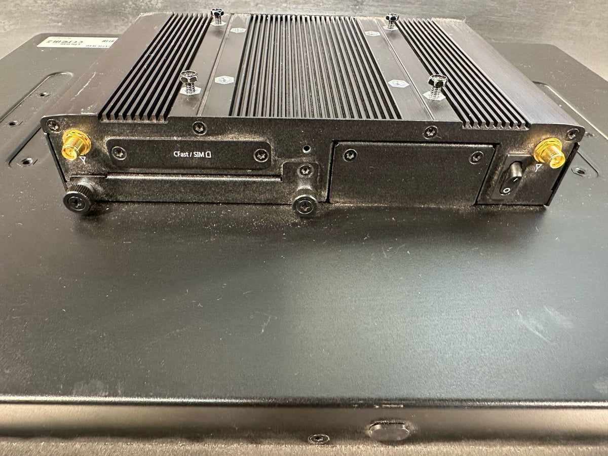 Cincoze CV-117 Fanless Panel PC | CV-117R-R10                            (8.6.6)