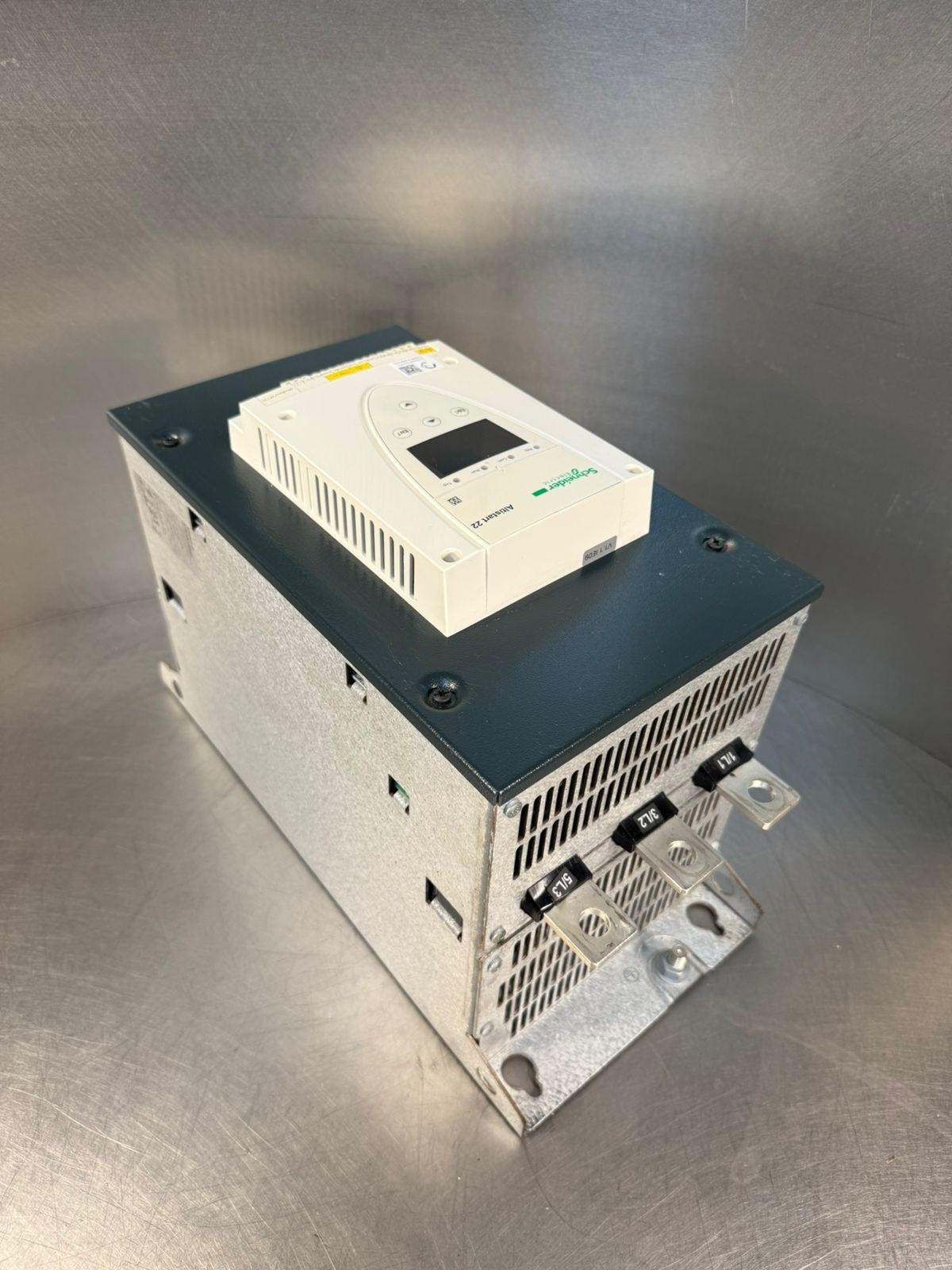 Schneider Altistart-22 ATS22C25S6U Soft Start / 250A  208-600V     (1.5.5)