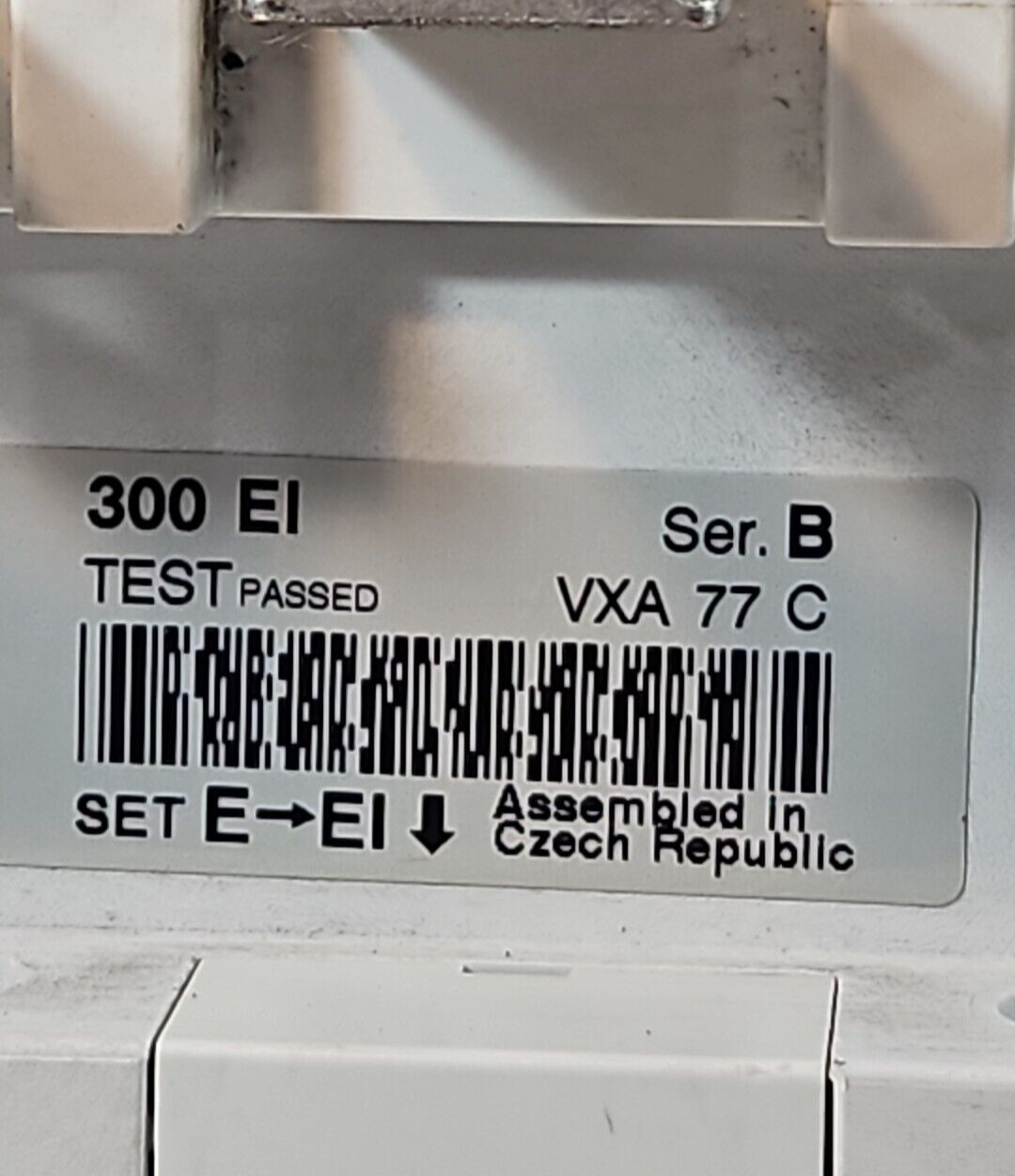Allen Bradley 100-D300 Ser B Contactor                                  (BIN641)