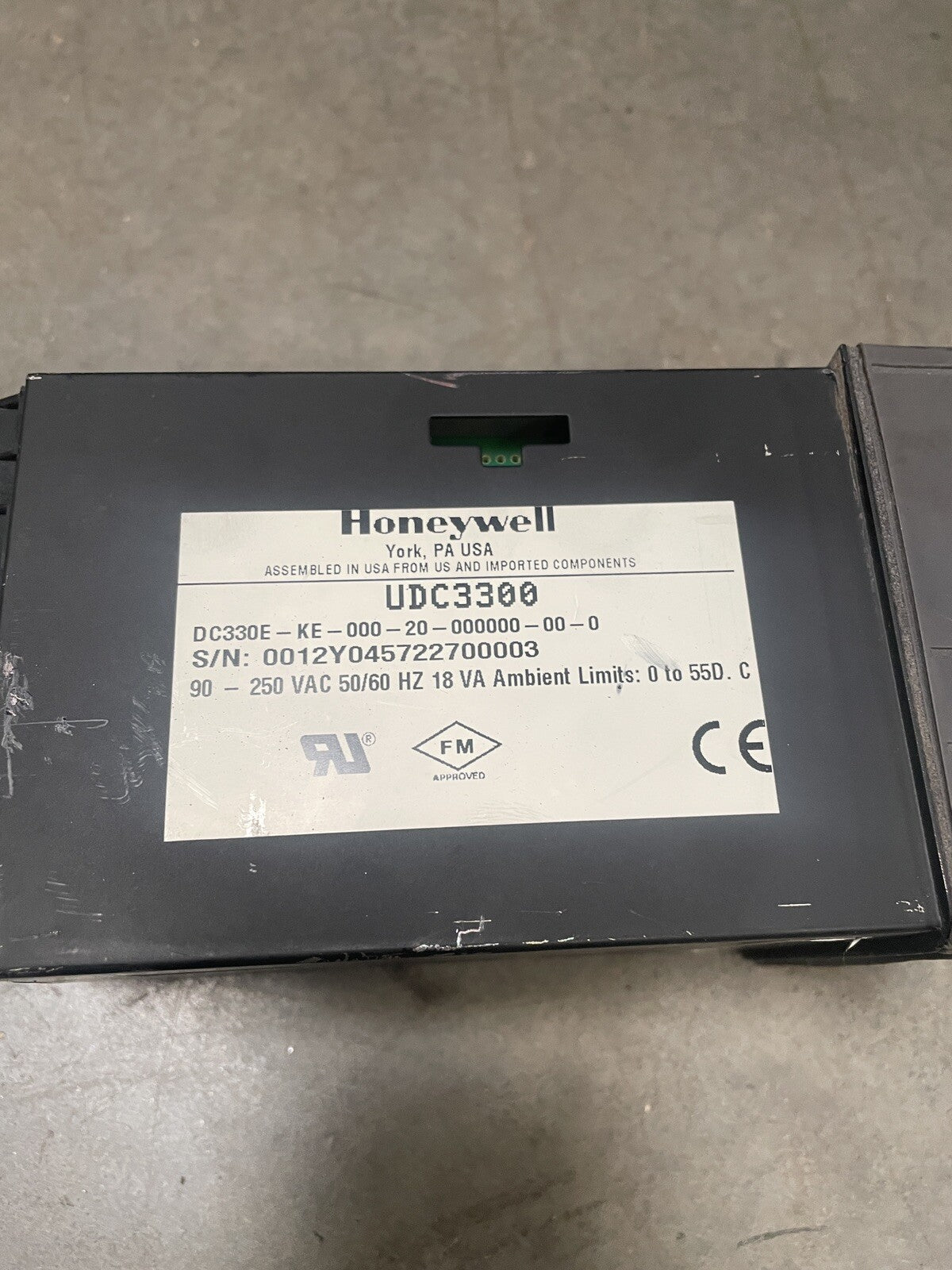 HONEYWELL 12 VA UDC 3300 CONTROLLER 90-250 VAC 50/60 Hz. @bin1.5.1