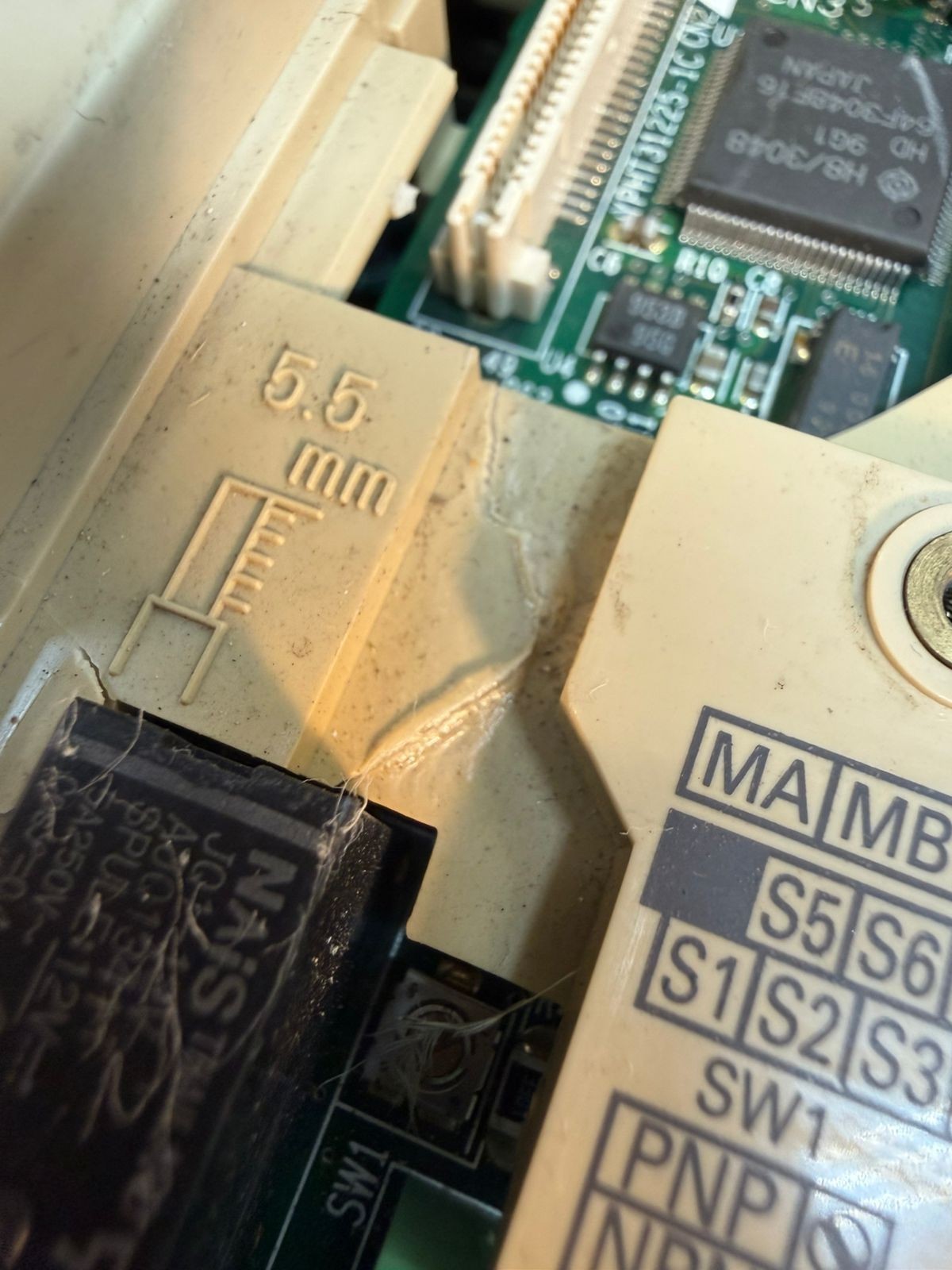 Magnetek MVB009 Ac Drive 5HP 400V 3PH                     (4.6.1)