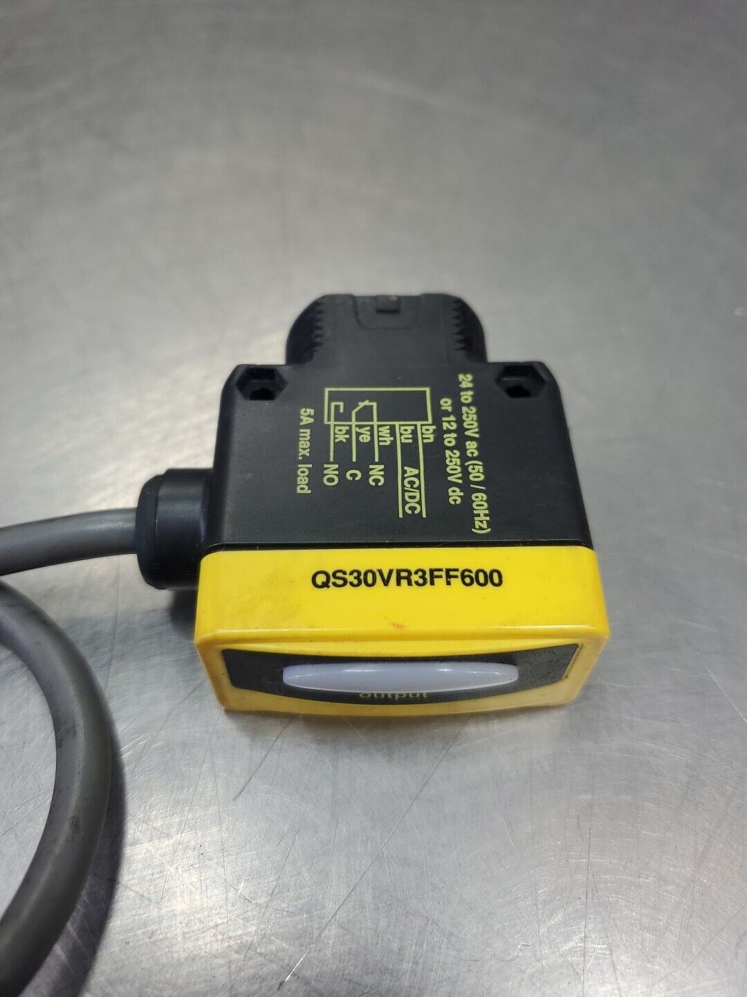 Banner QS30VR3FF600 24 to 250VAC Sensor.                                   5D-17