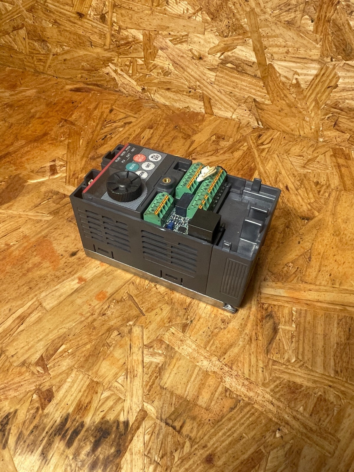 Mitsubishi Elec FR-D700 FR-D720-008-NA 3-Phase 100W Variable Frequency Drive @1E