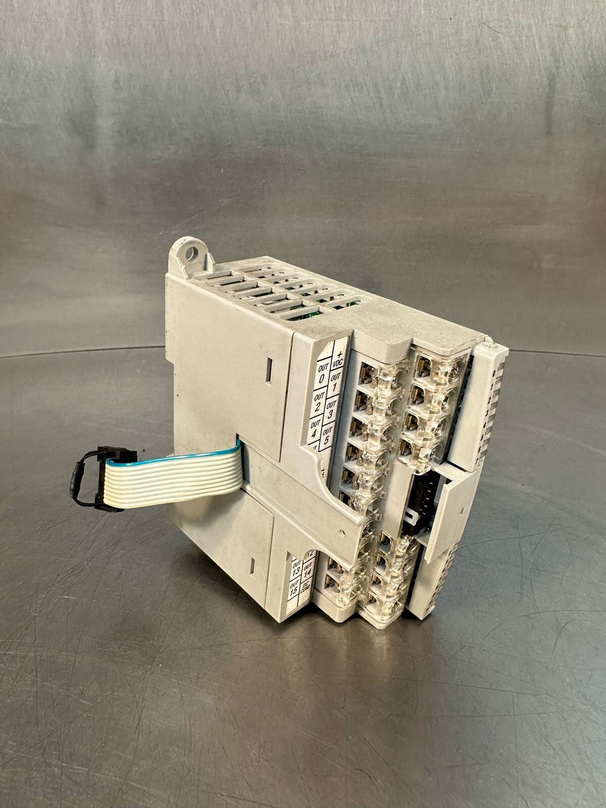 Allen Bradley 1762-OB16 /A  REV C Source Output 16 Pt 24VDC (5.3.5)