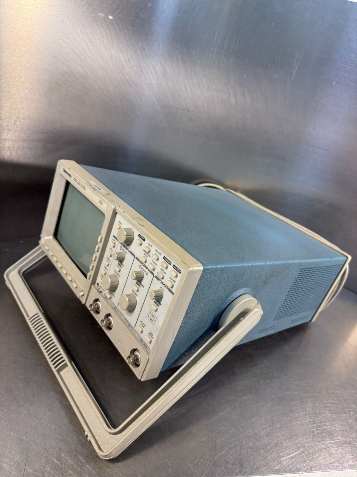 Tektronix TDS 320 100MHz 500 Ms/s  2Ch Oscilloscope                (9.4.5)