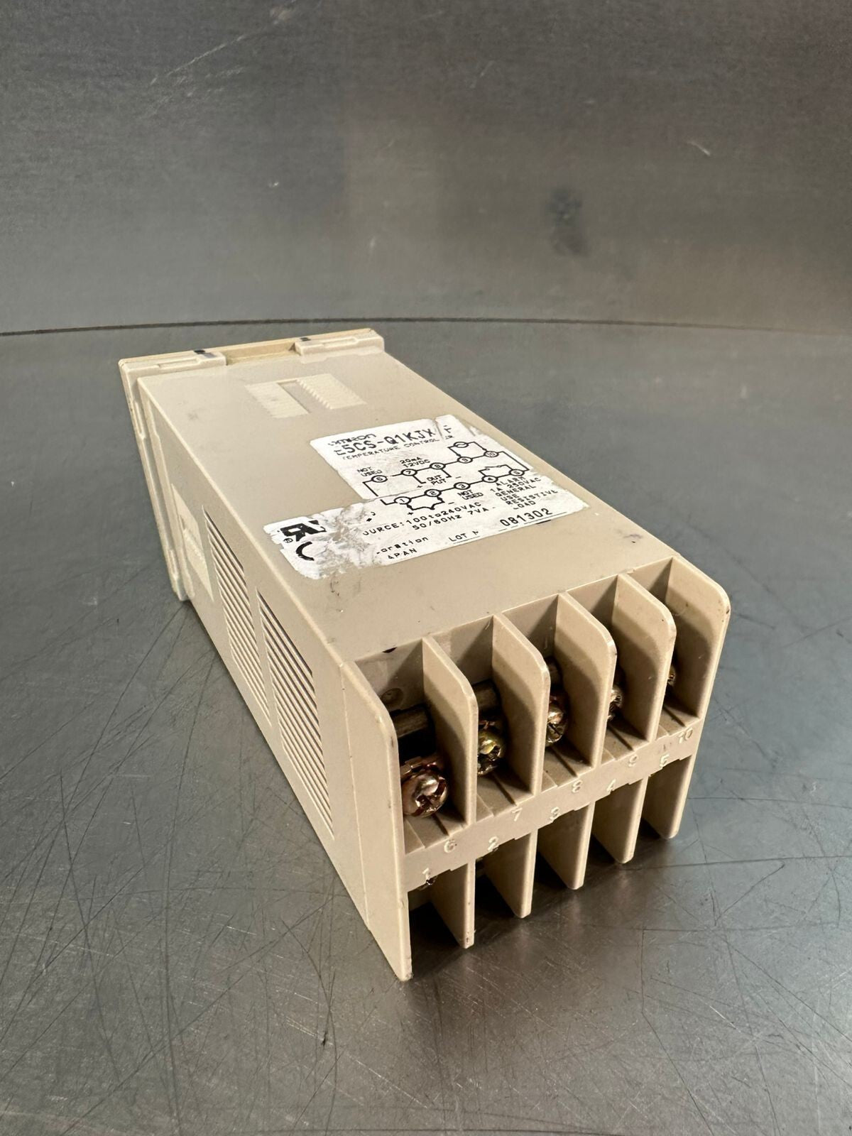 Omron E5CS-Q1KJX-F Temperature Controller 100-240V  (4.2.5)