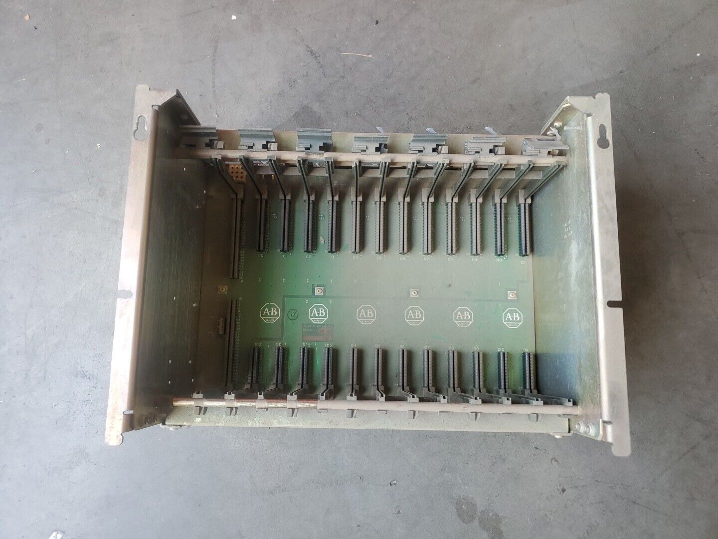 ALLEN-BRADLEY 1771-A3B 12-Slot I/O PLC CHASSIS.                            3A-36