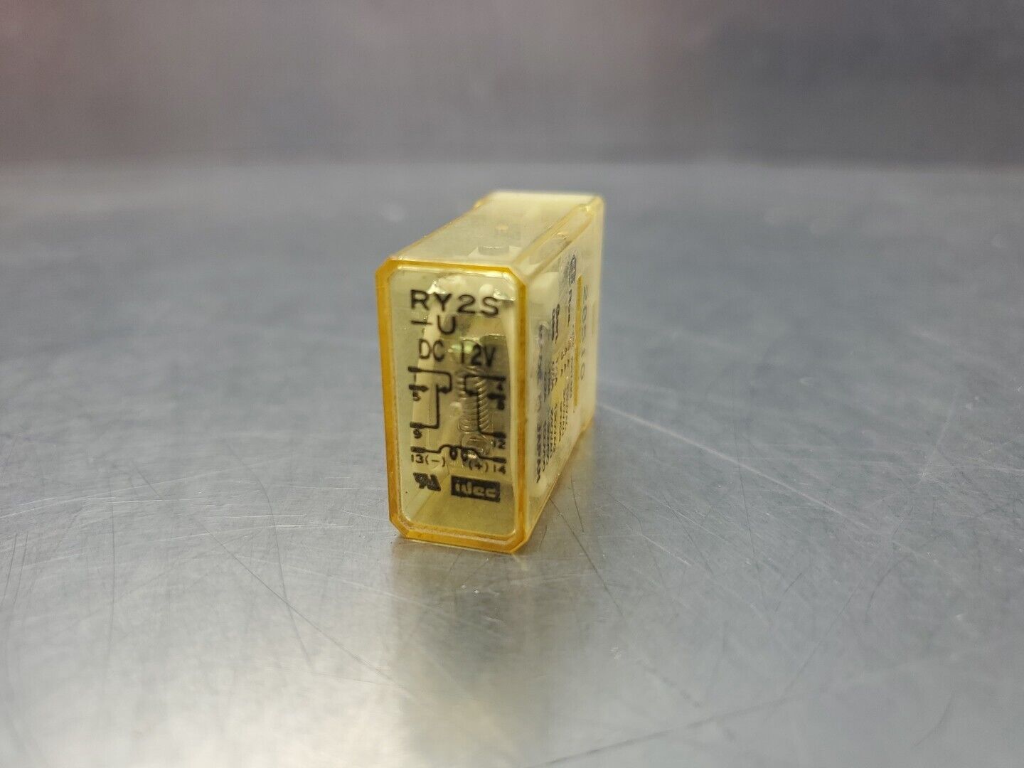 Idec RY2S-U 12V 8-PIN Relay.                                               4D-42