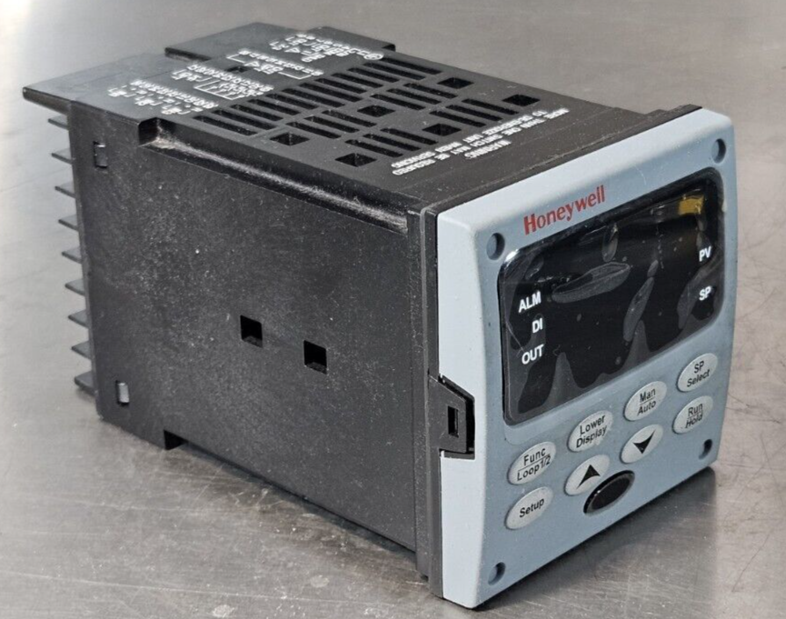 Honeywell DC3500-C0-0020-220-00000-00-0  Controller                     (BIN531)