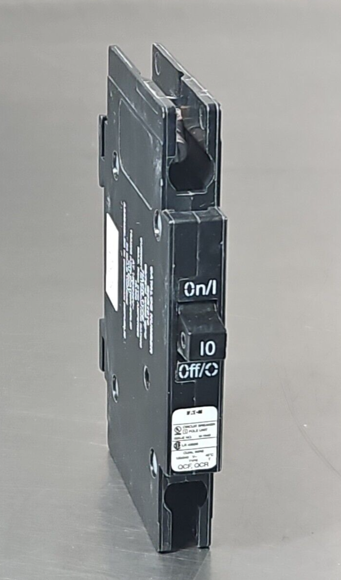 Eaton QCR1010 1 Pole 10 Amp 120/240 V Circuit Breaker     (BIN3.4.4)