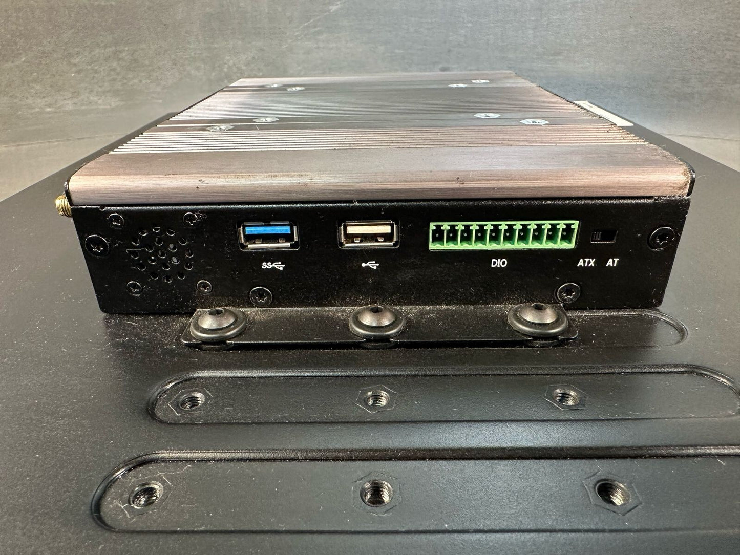 Cincoze  Logic Supply CV-117C-R10                      (8.6.6)