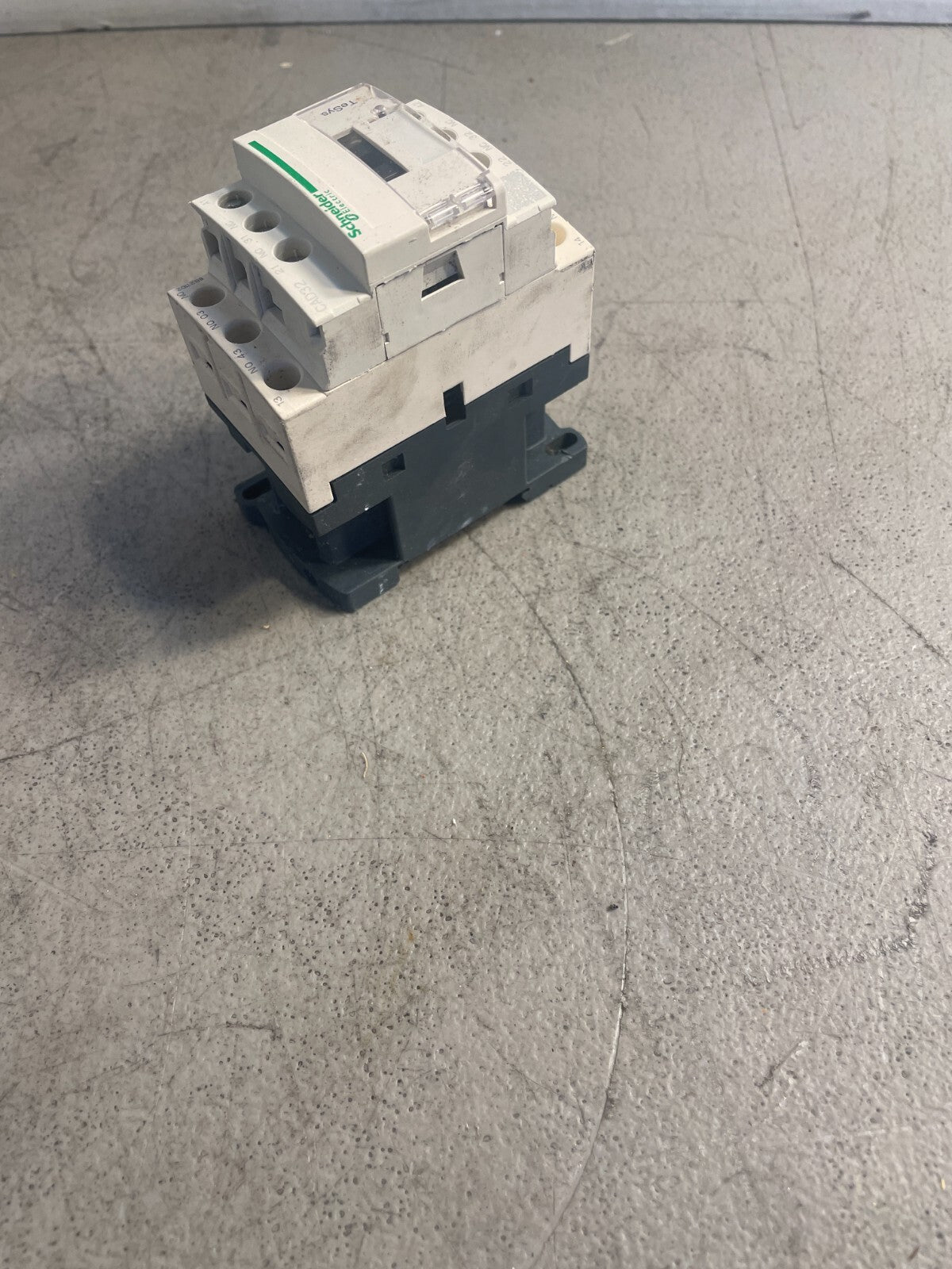 Schneider Electric CAD32 10A, Ui 690V, 50/60Hz, Uimp 6kV Control Relay @1D