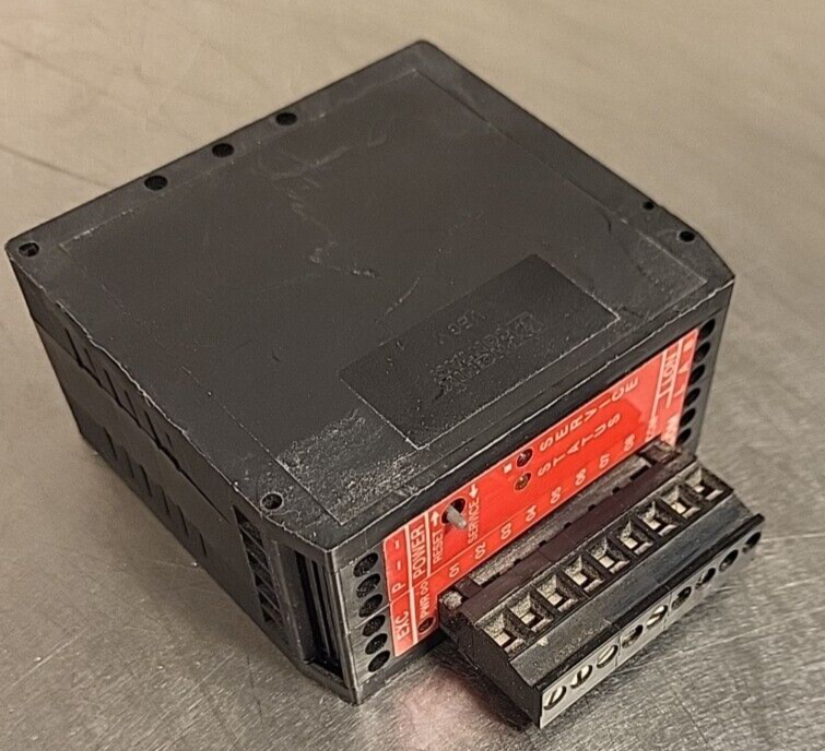 Acromag SmartPack 560L3-610-8DO-10-NCR LON TP/FT-10 Output Module (BIN3.5.1)