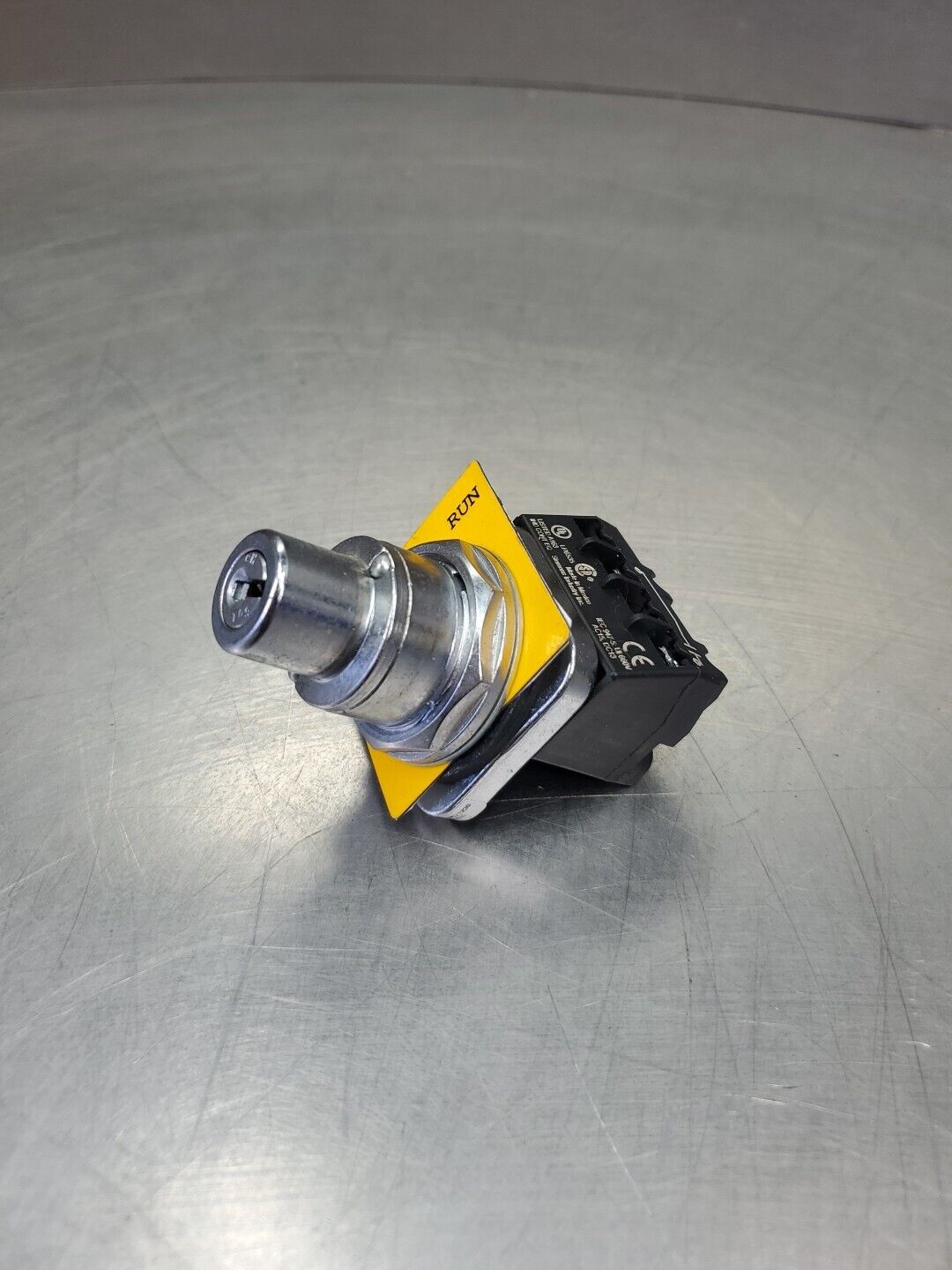 SIEMENS 52SC6AF Switch w/Safe/Run Plate **NO KEY**                          4D-3