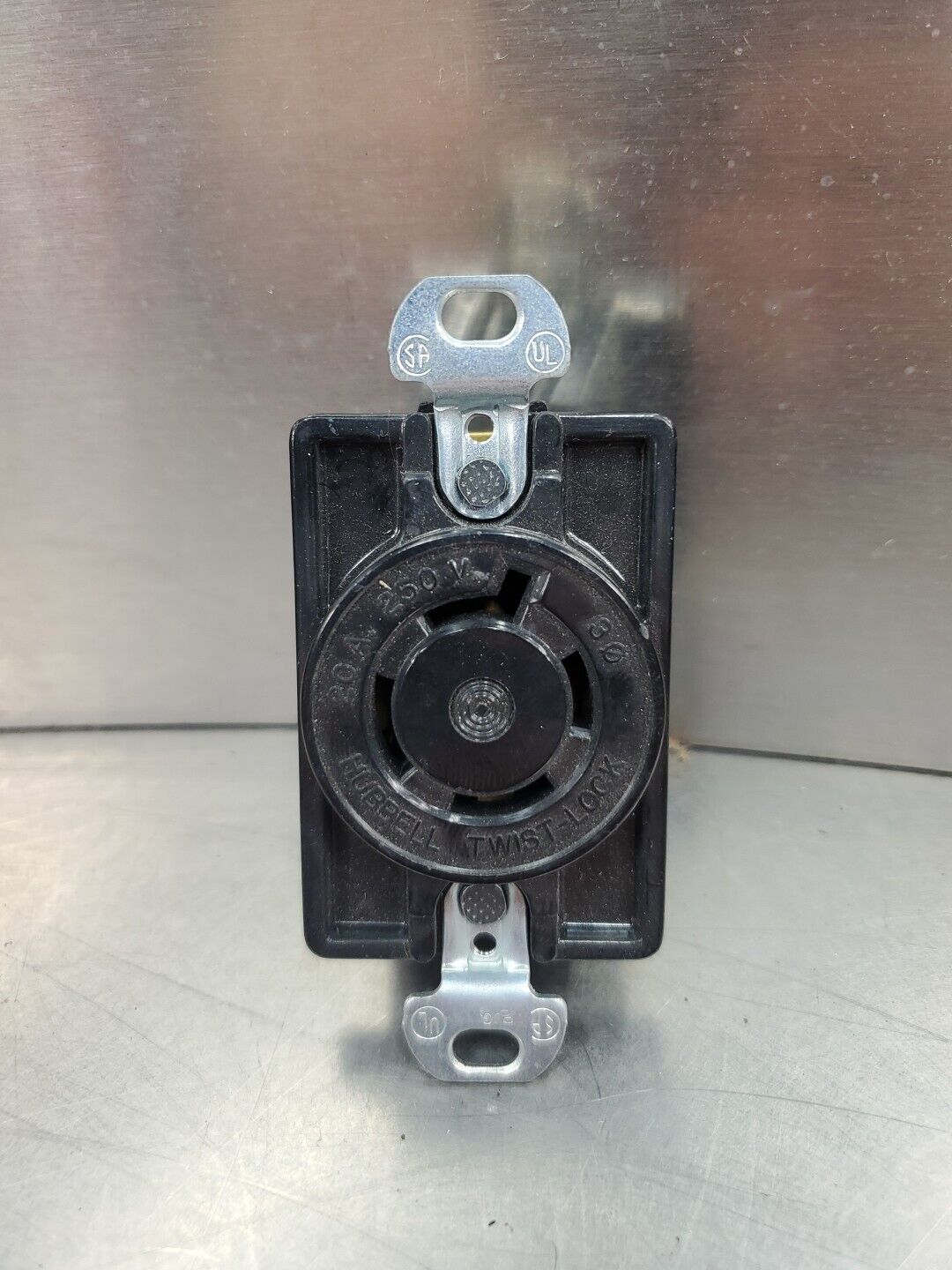 HUBBELL TWIST-LOCK 20A 250V  RECEPTACLE.                                   4B-37