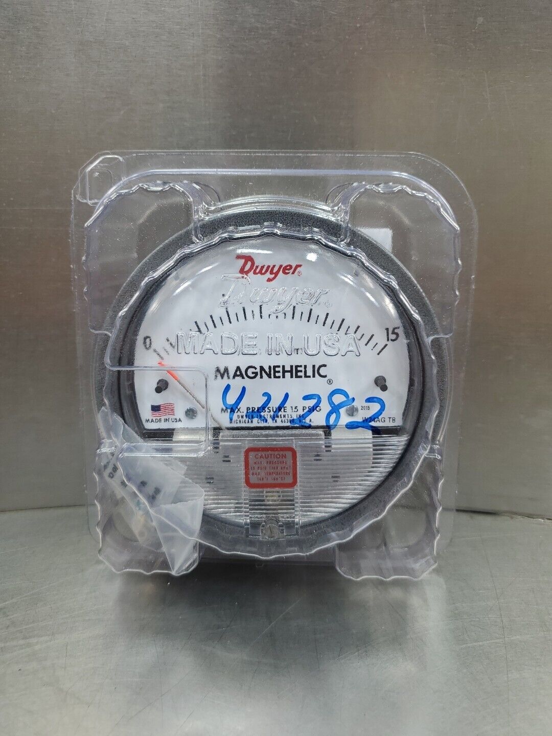 DWYER MAGNEHELIC W24AG TB PRESSURE GAUGE, 0-15 INCHES OF WATER.            6B-11