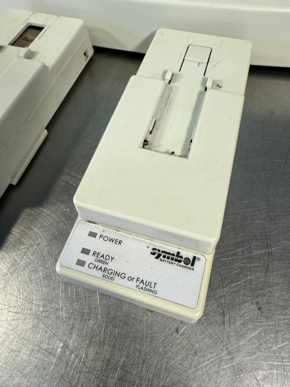 Symbol 20-33569-01R Rev. A 4Slot Bat Charger w/ 21-32665-15R Rev.C (5.5.5)