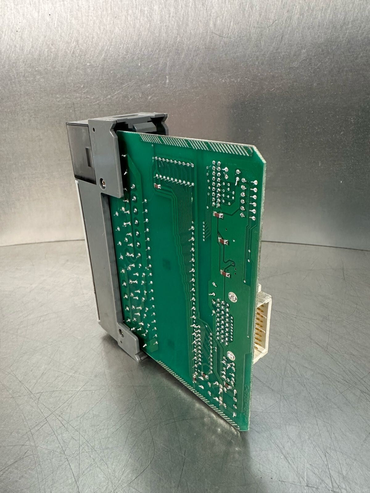 Allen Bradley 1746-0A16 SER. C OUTPUT MODULE SLC500 1746-OA16 (5.3.4)