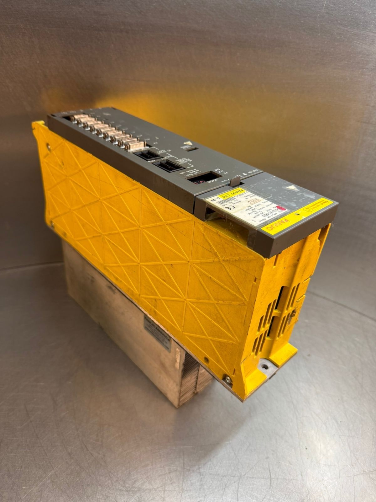 Fanuc A06B-6102-H211#H520 Servo Amplifier  B-65162                (12.5.4)