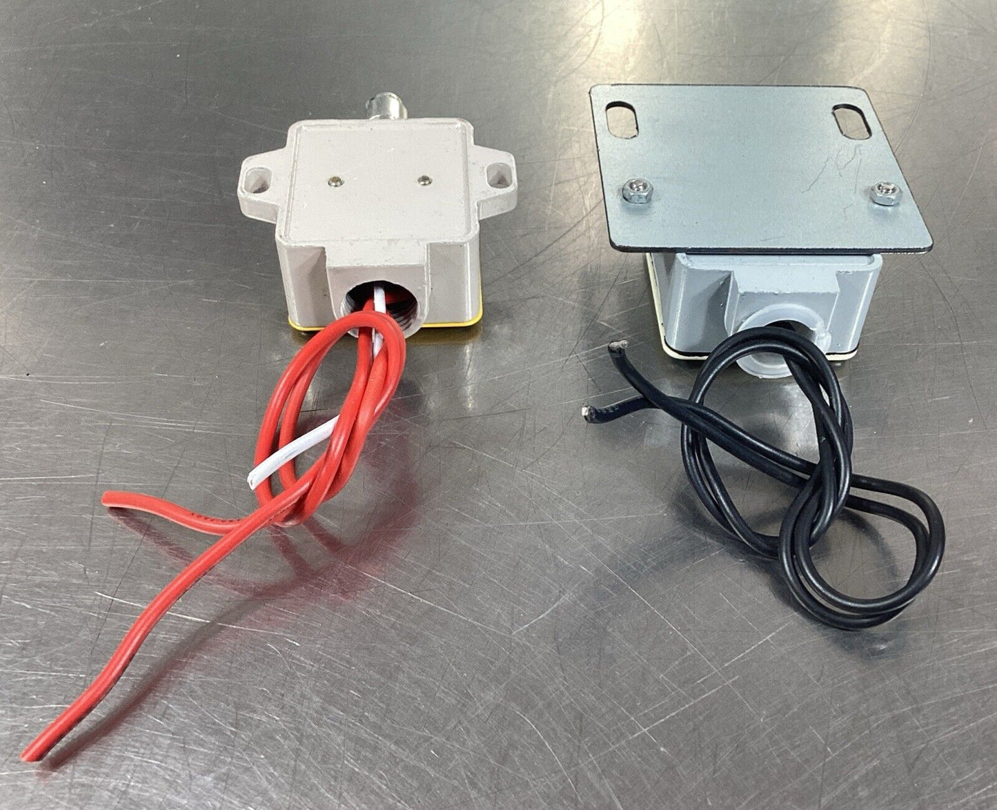 JW2-11H/LTH  Travel Limit Switch Self-Resetting Roller Type      4C-23