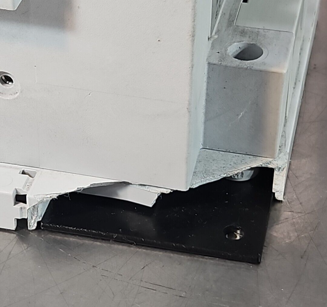 Allen Bradley 100-D300 Ser B Contactor                                  (BIN641)