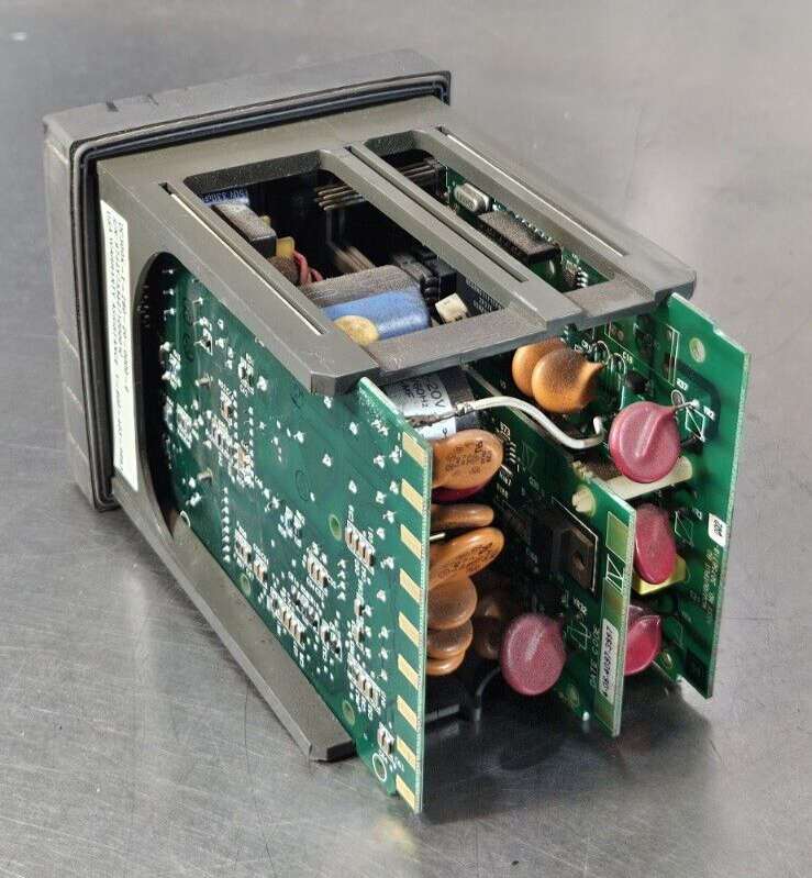 Honeywell DC300K-E-2B0-20-0000-0 Temperature Control                    (BIN635)