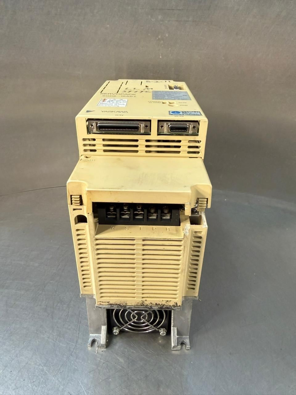 Yaskawa Servopack SGDB-10ADG 50/60Hz 3Ph                           (1.2.4)
