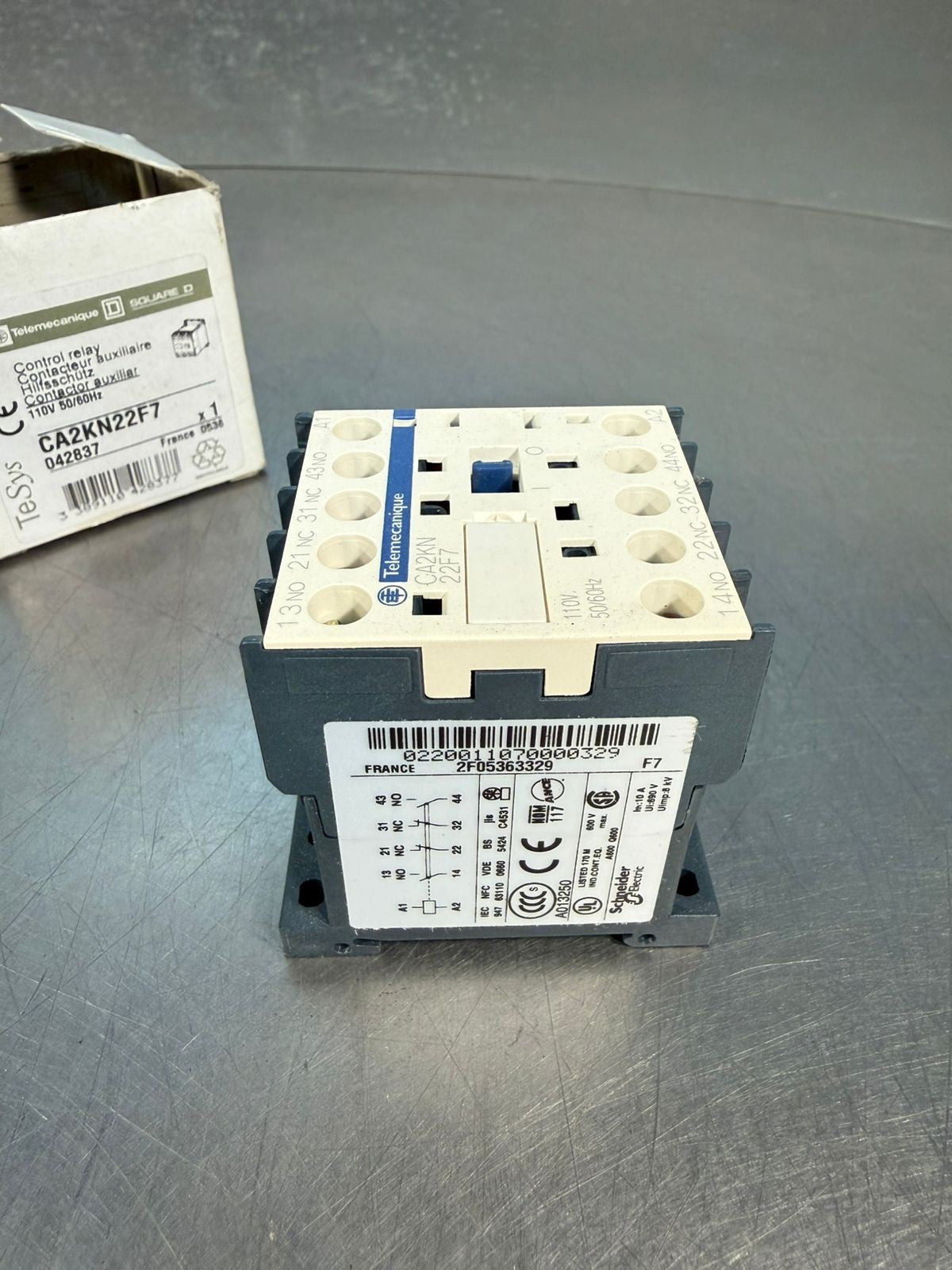 Telemecanique  CA2KN22F7 Control Relay 110 V 50/60 Hz (9.3.1)