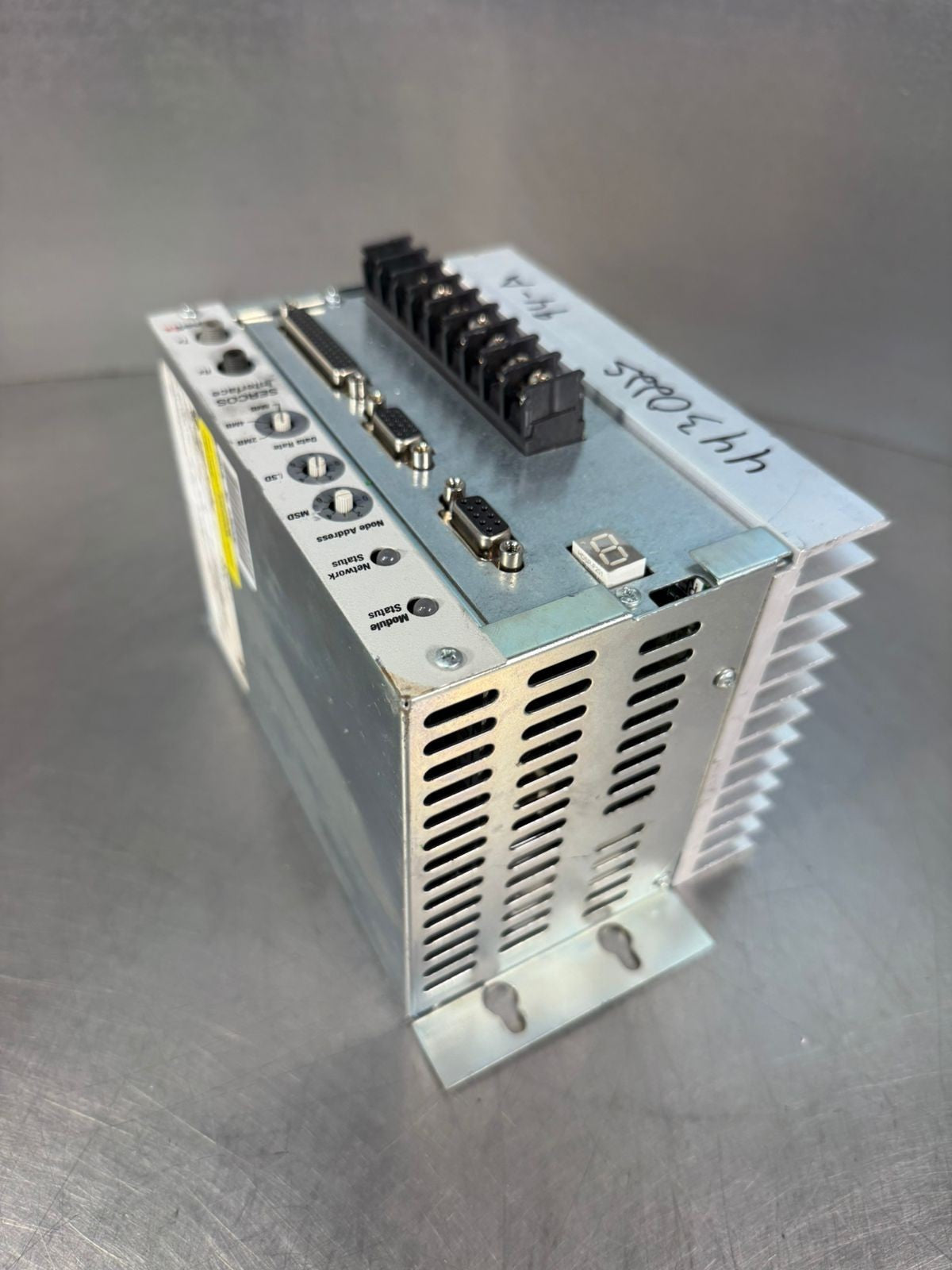 Allen-Bradley 2098-DSD-010-SE Input 120/240Vac Ph 1 50-60Hz      (8.5.1)