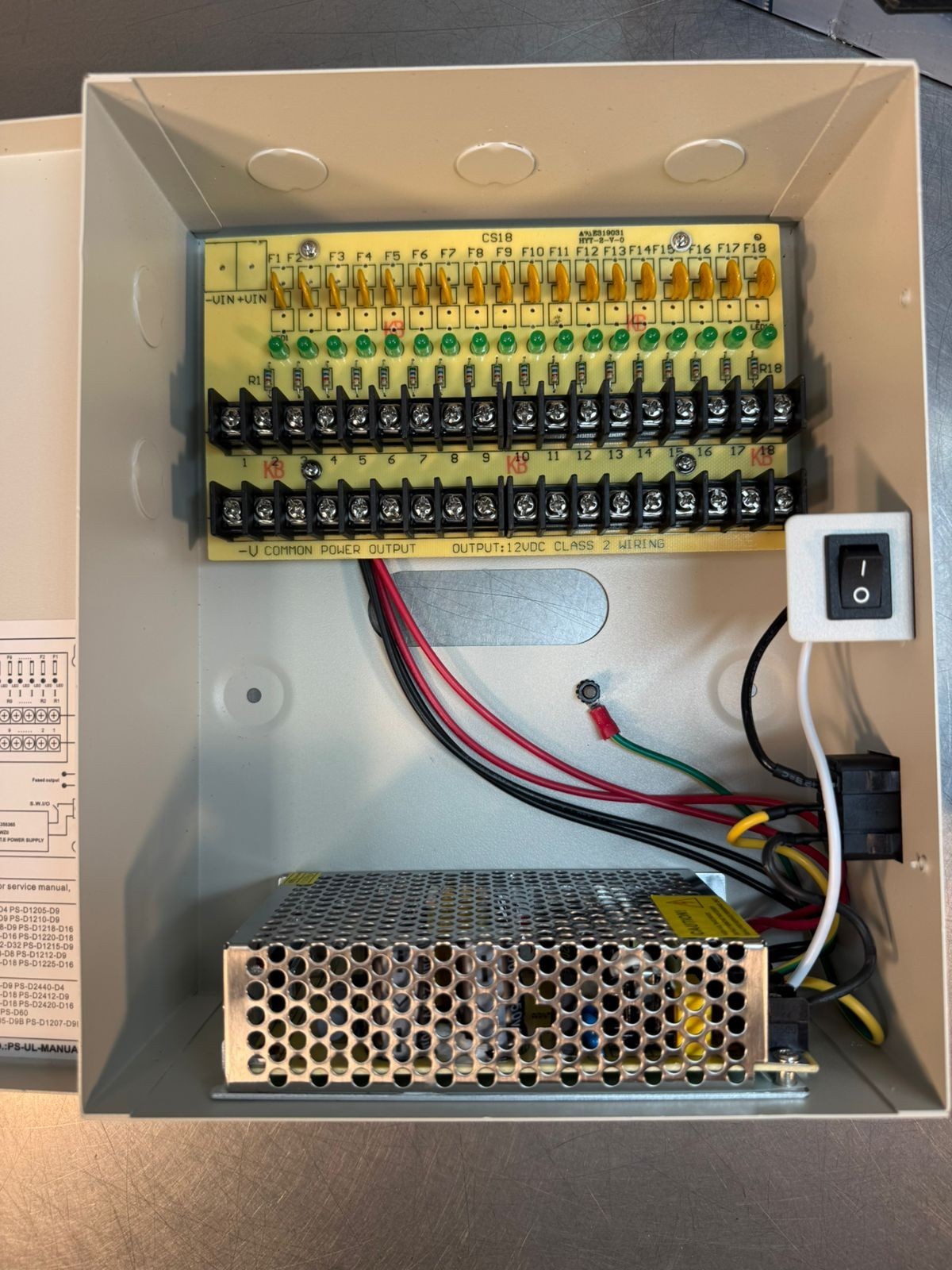 Defender PS-DC10A18UPC / PS-D1210-D18 Prof.pwr Distribuition Box   (6.5.1)