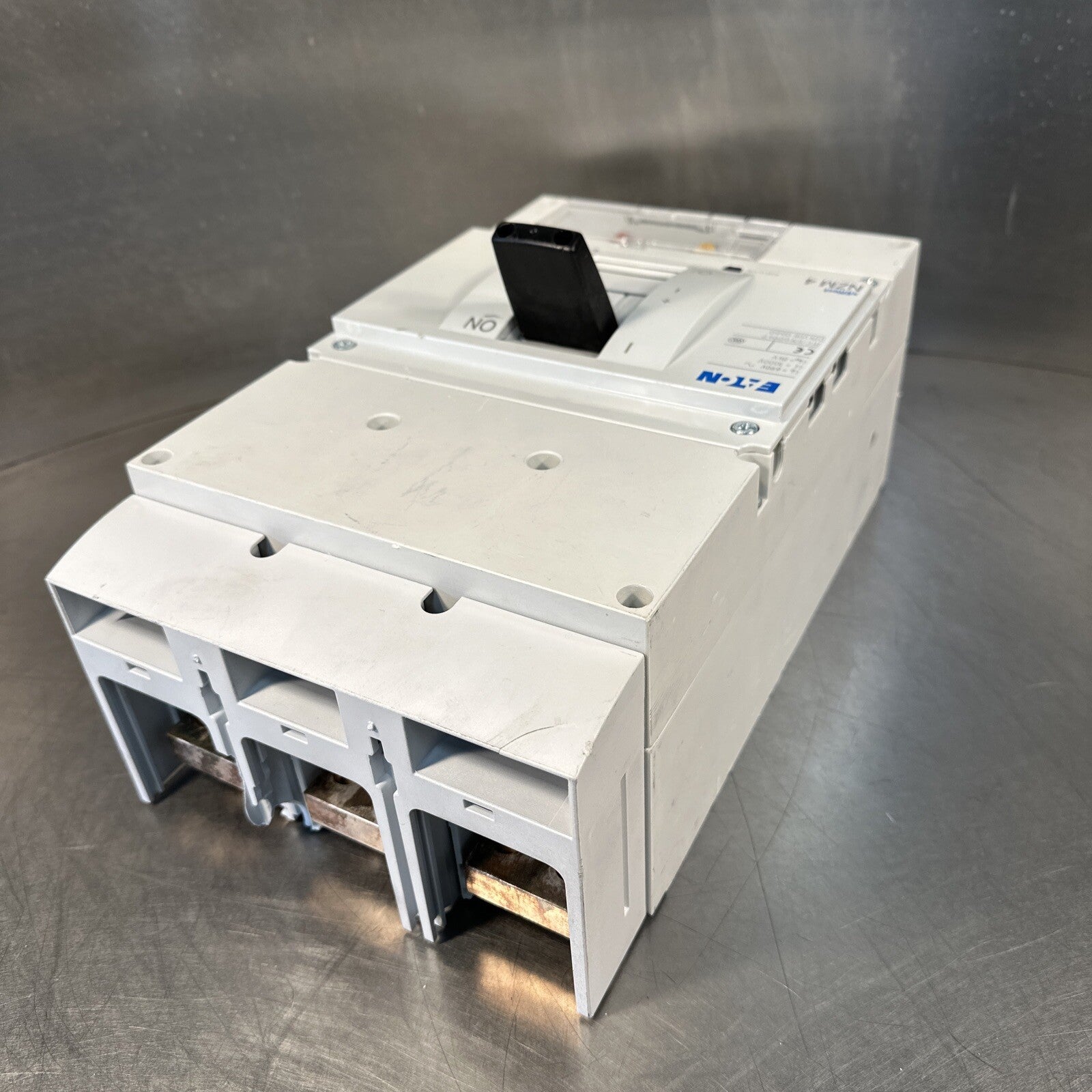 EATON NZM 4 Circuit Breaker NZMH4-AE-VE (BIN-2.5.5)