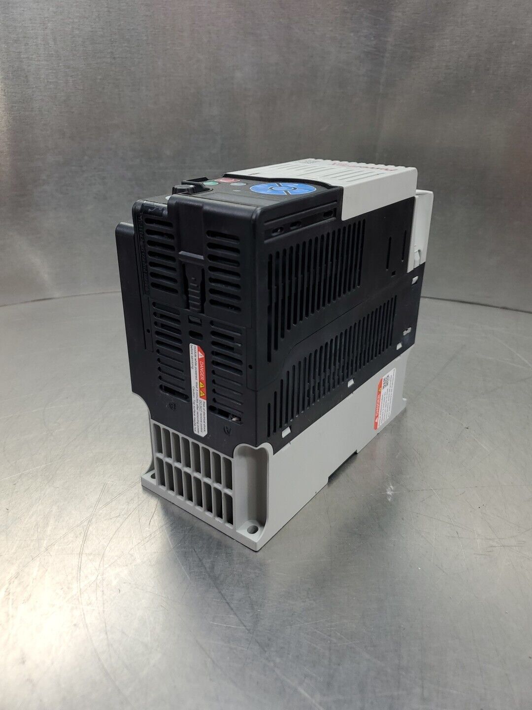 Allen-Bradley 25B-D010N104 Ser A PowerFlex 525 4kW (5Hp) AC Drive.         1-E10