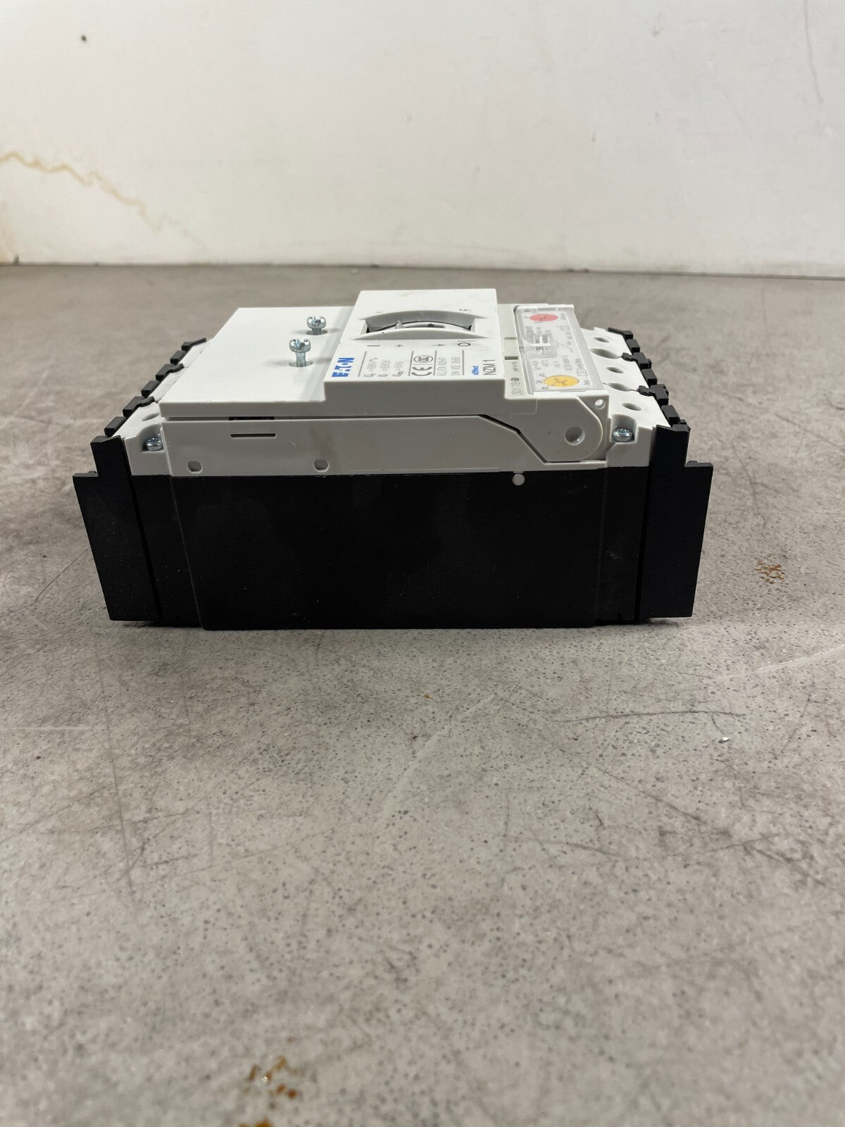 Eaton NZM1 Triple Pole 480 VAC 50kA Motor Protection Circuit Breaker @3.3.5