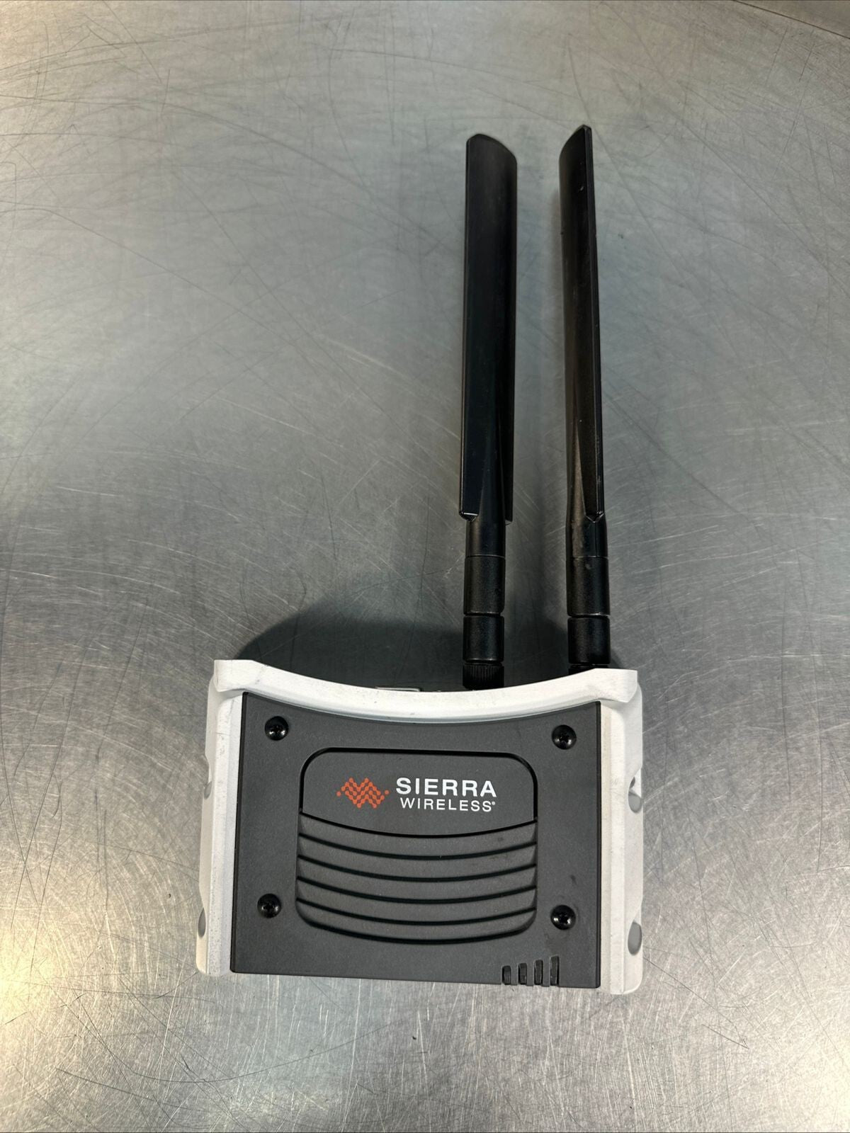 Sierra Wireless AirLink ES450 Gateway 1102383 w/ Antenna (7.2.3)