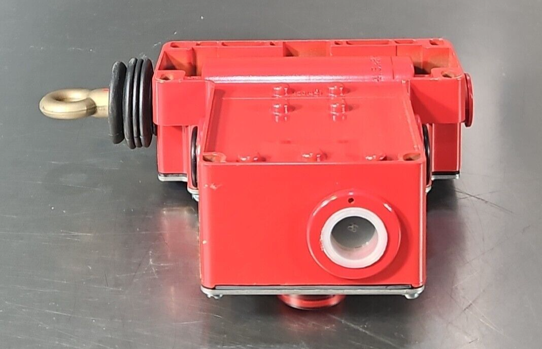 Telemecanique XY2-CE1A296H7 Cable Pulled Emergency Stop                 (BIN411)