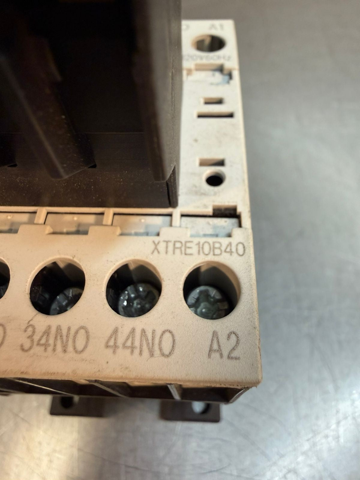 Eaton DIL  A-40. Contactor Relay.   XTRE10B40 w/ XTCEXFAC40        (9.3.4)
