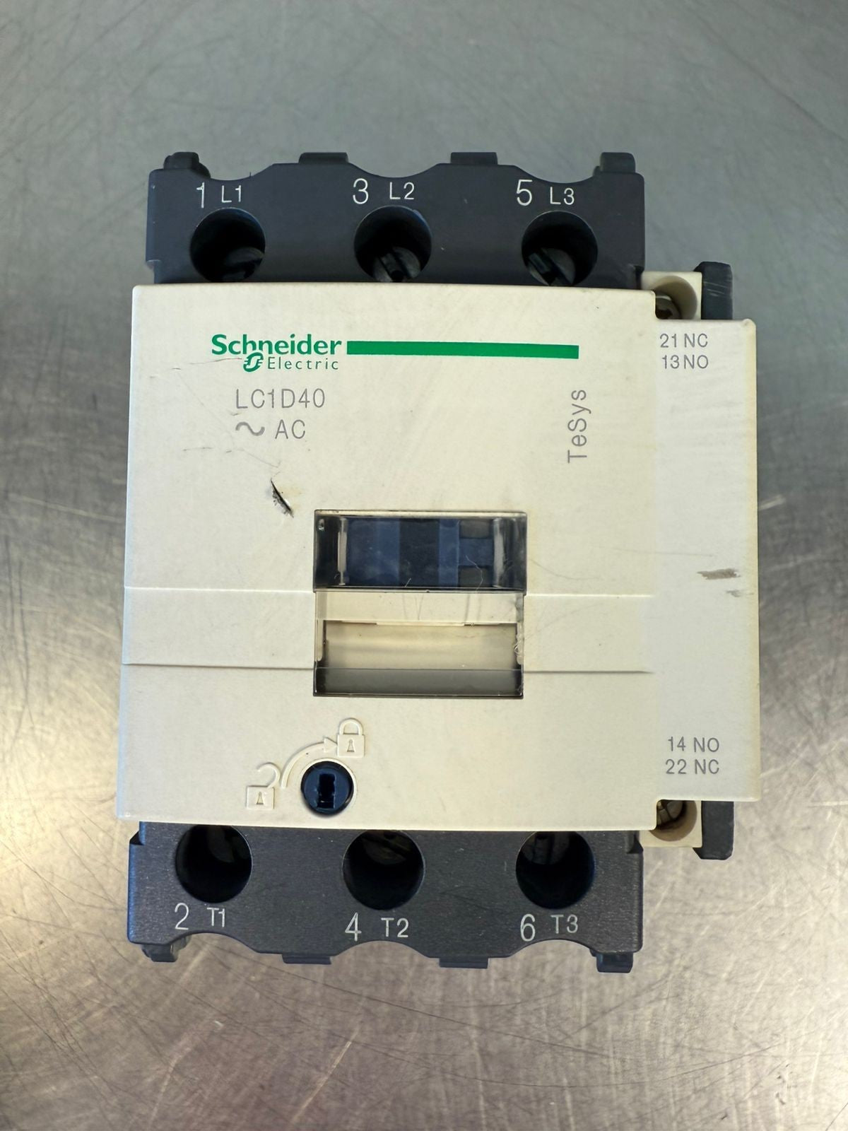 Schneider LC1D40 600V A.C. Max                                     (3.2.4)