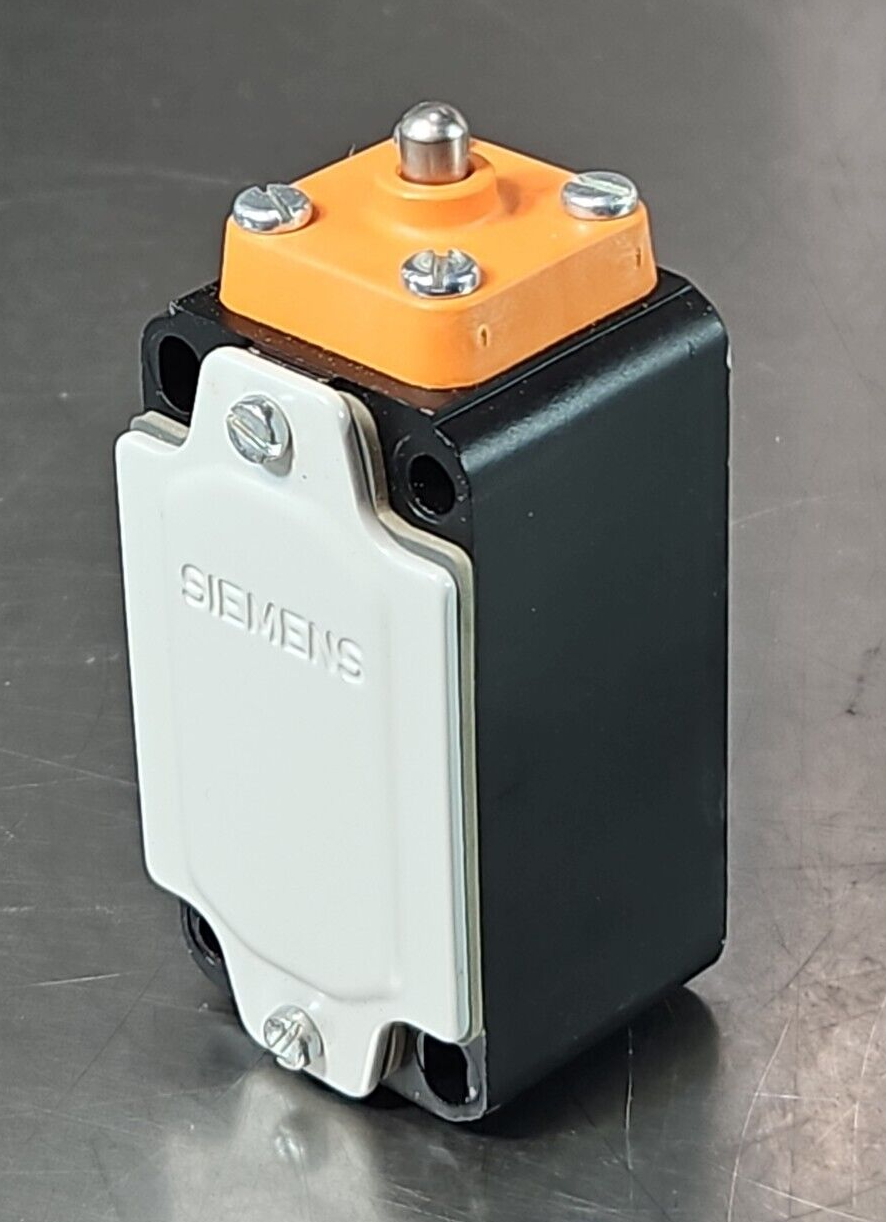 Siemens 3SE3 120-0B position switch limit switch                         Loc4C23