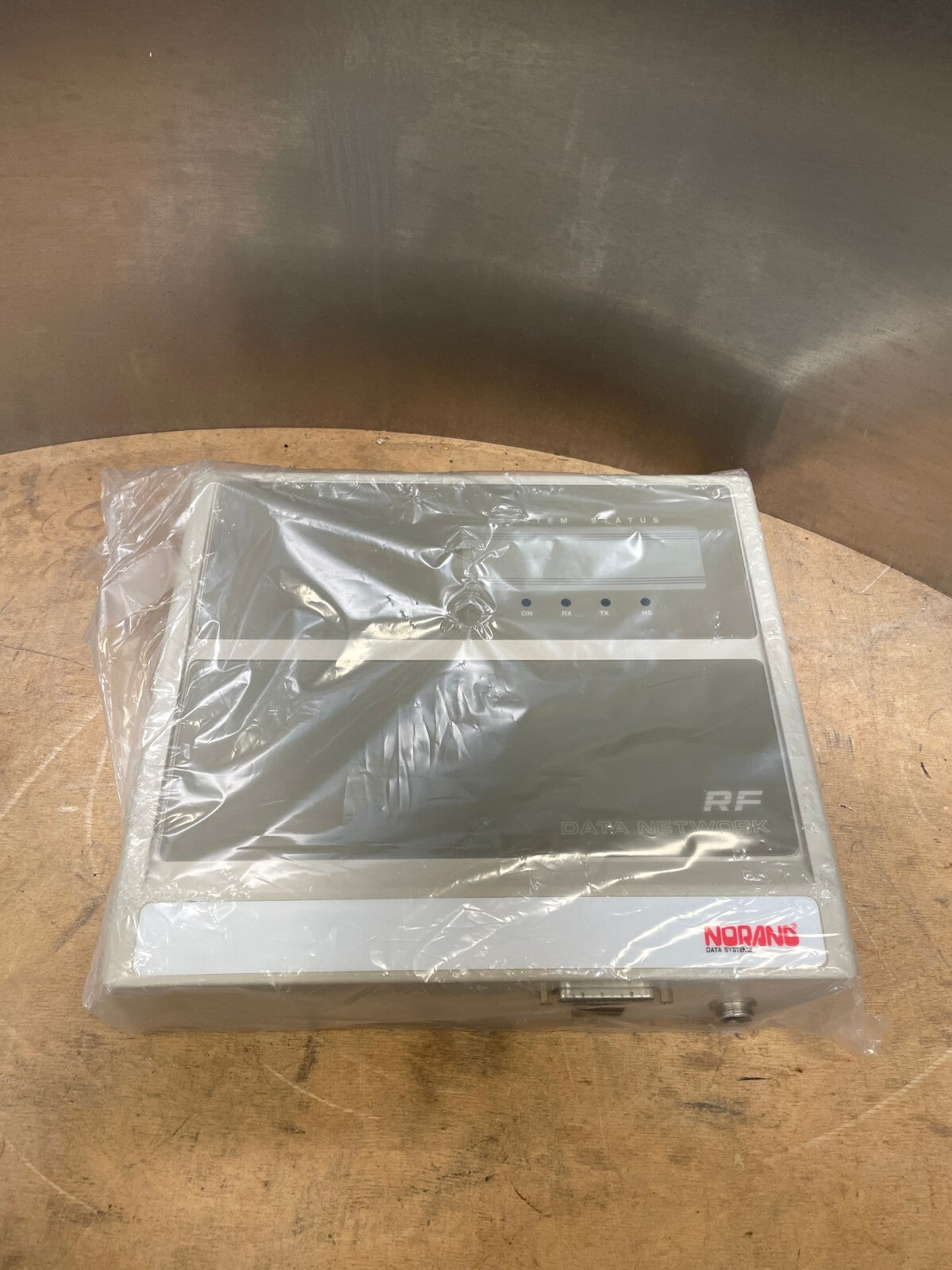 Norand RB3001 RF Data Network 225-390-004/ 006 Frequency: 464.1625 MHz - Gray