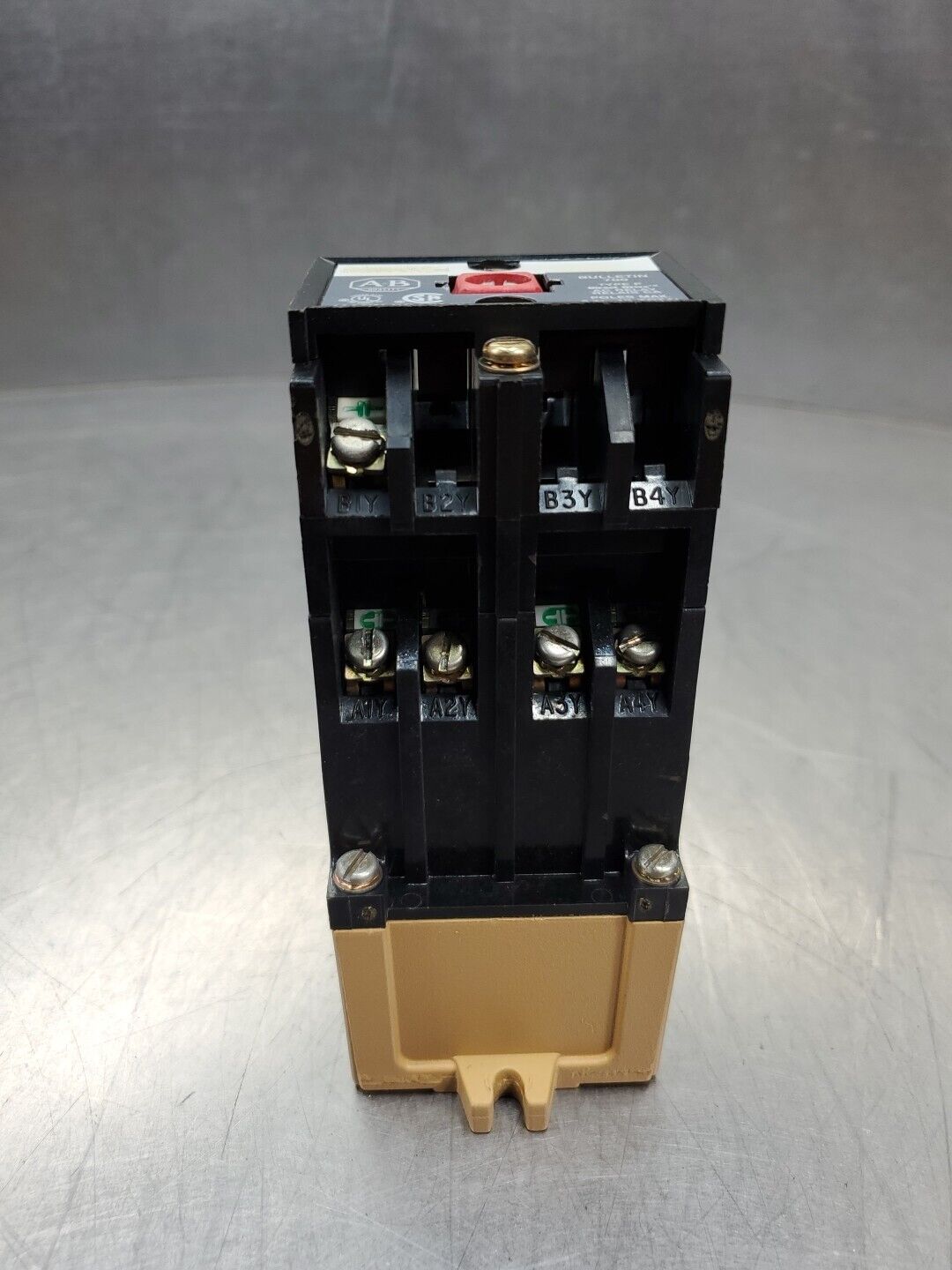 Allen Bradley 700-PBOO (700-P000A1) AC Industrial Control Relay.           4D-31
