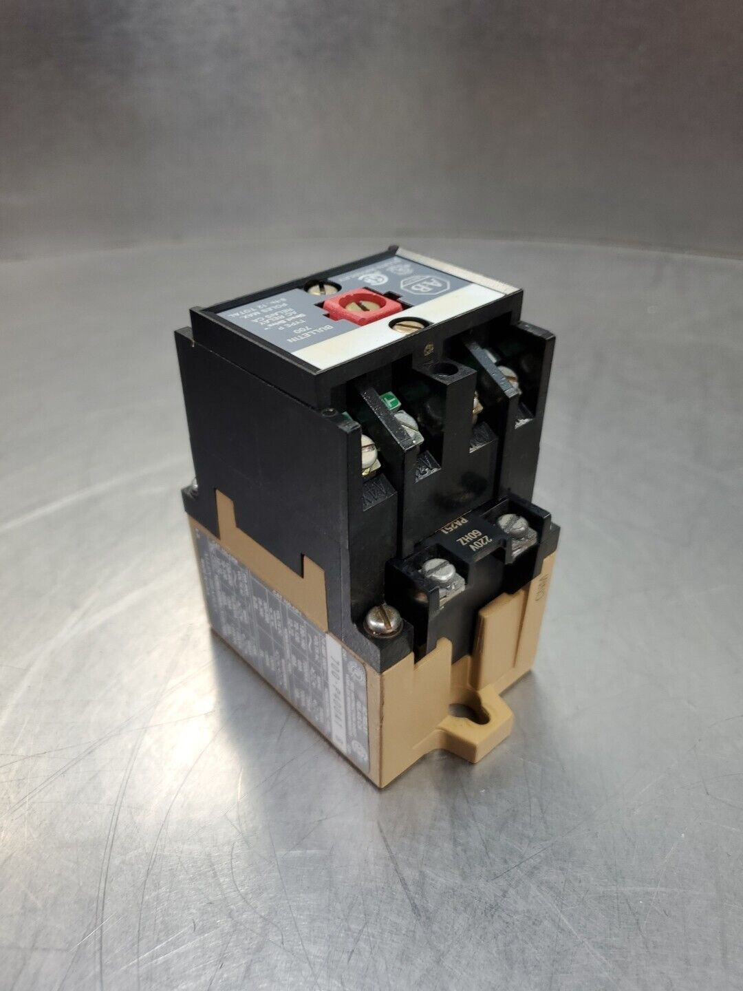 ALLEN BRADLEY 700-P400A1/B AC RELAY.                                       4D-31