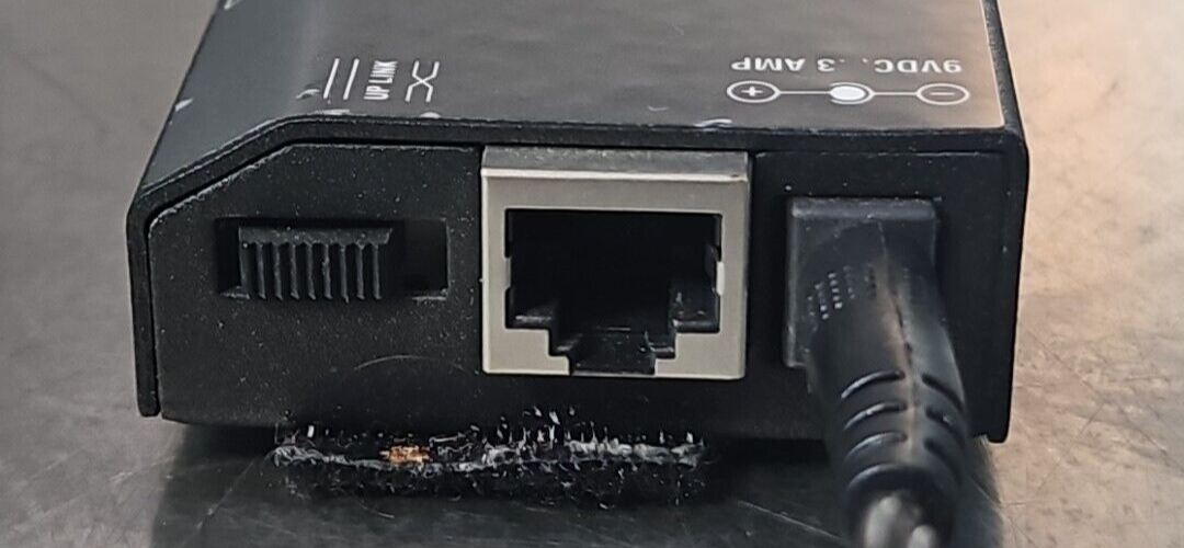 BLACK BOX LE1505A Twisted pair To Fiber Ethernet Media Converter         Loc3D33